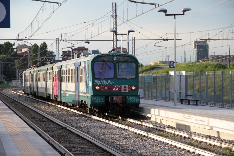 2016-06-21 Wikimania, Train station Milano Forlanini - Trenord (freddy2001) (05)