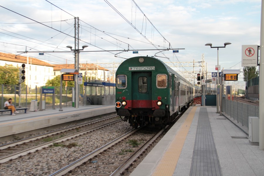 2016-06-21 Wikimania, Train station Milano Forlanini - Trenord (freddy2001) (31)