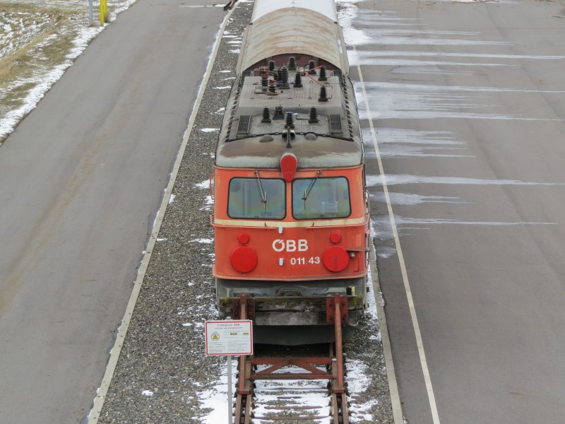 2018-03-19 (460) Preheating locomotive ÖBB 011.43 (Ex-1042 050) at Bahnhof Amstetten
