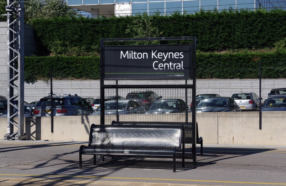 Milton Keynes Central railway station MMB 10