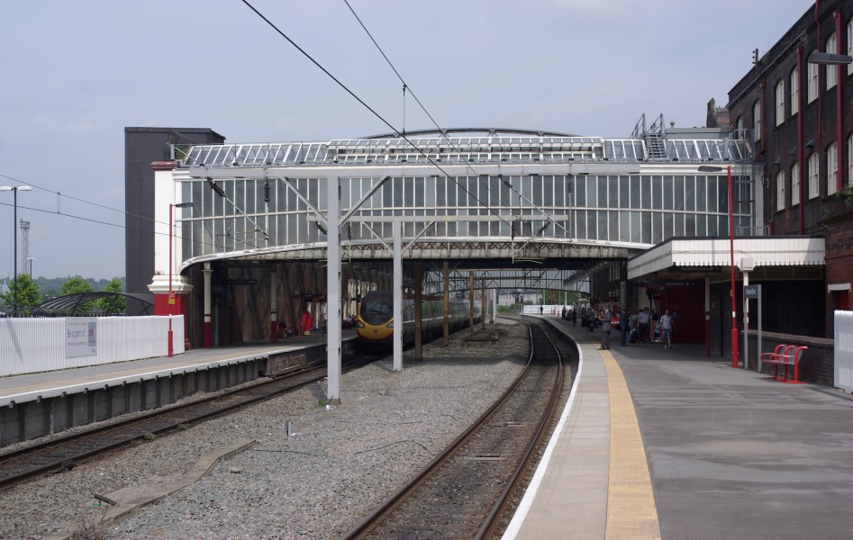 Stoke-on-Trent railway station MMB 21 390048