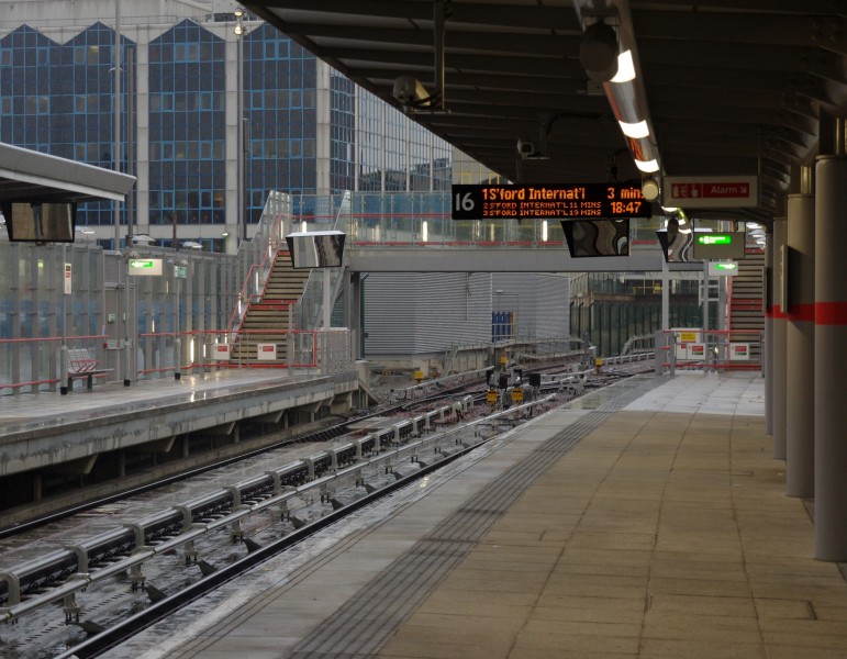 Stratford station MMB 22