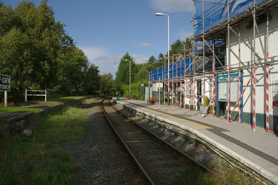 Tal-y-Cafn railway station MMB 01