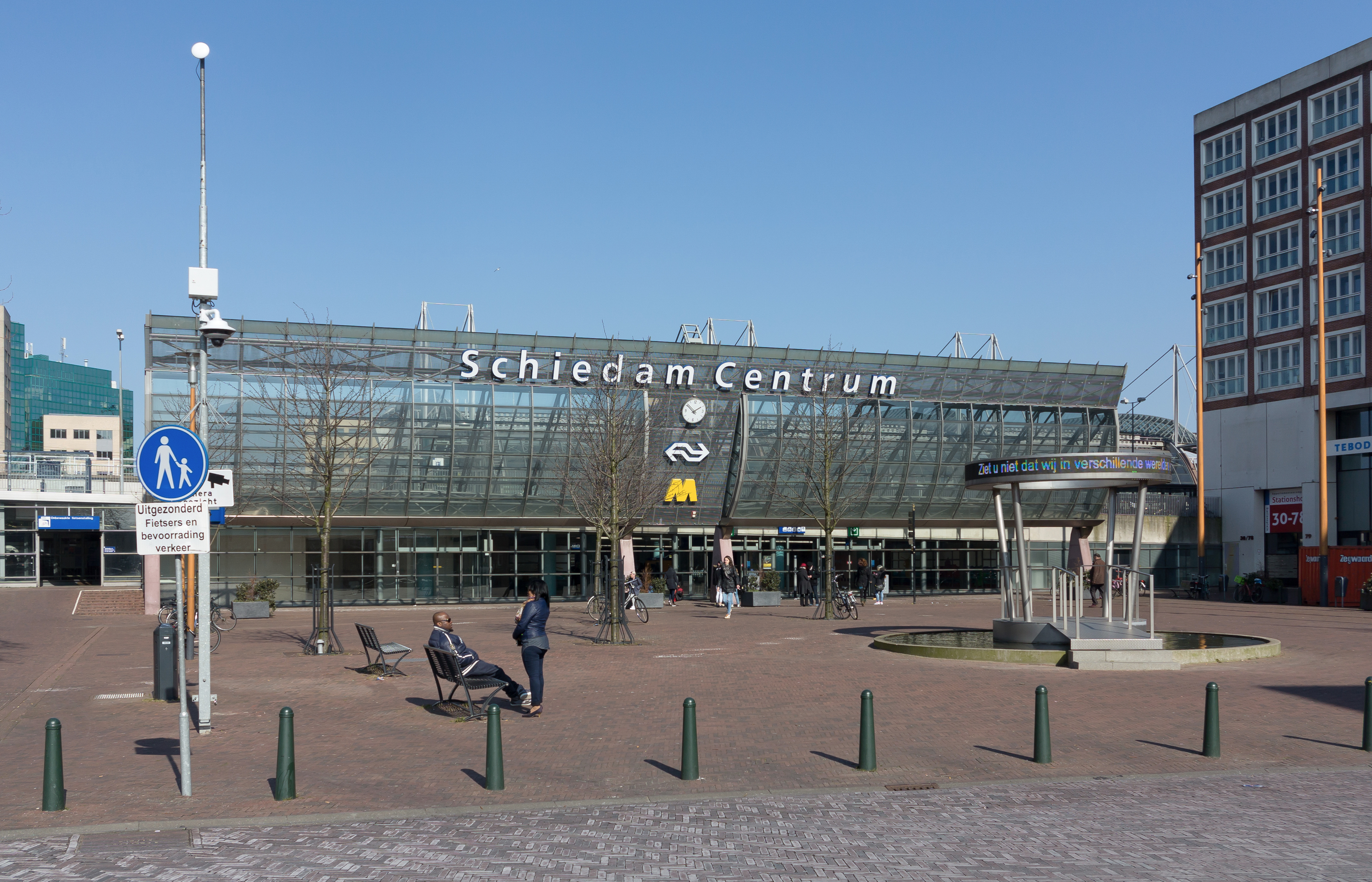 Schiedam, treinstation Schiedam Centrum foto3 2016-03-13 13.51