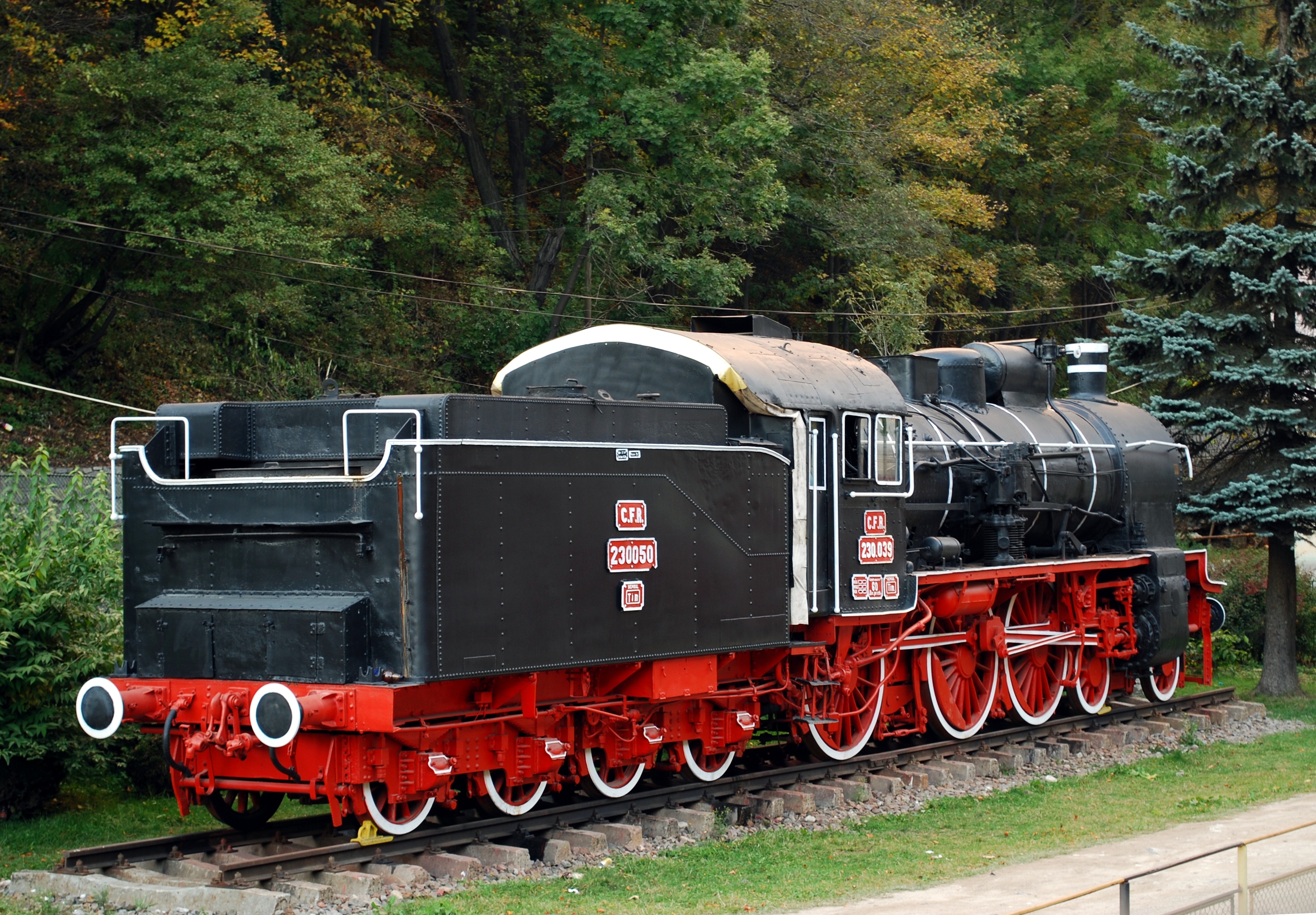 Sinaia steam engine 230039 cropped
