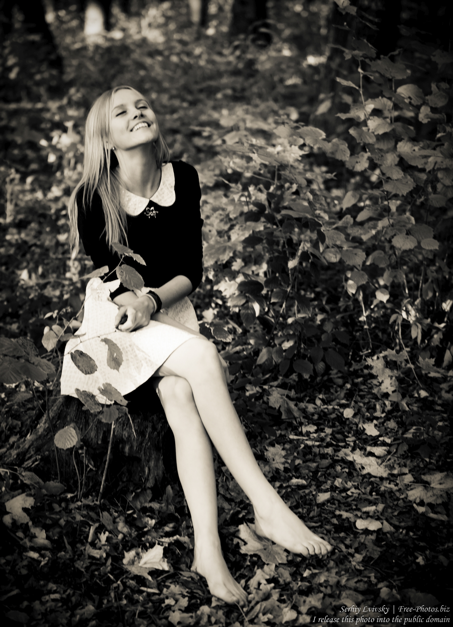 a_15-year-old_blond_girl_photographed_by_serhiy_lvivsky_12_black_and_white