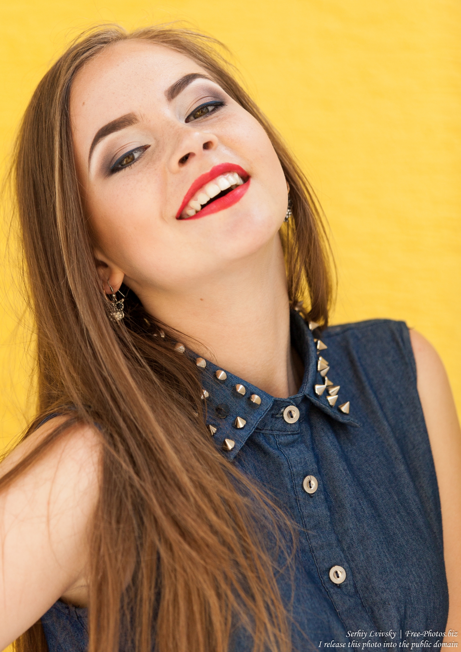 an_amazingly_photogenic_13-year-old_girl_photographed_in_july_2015_03