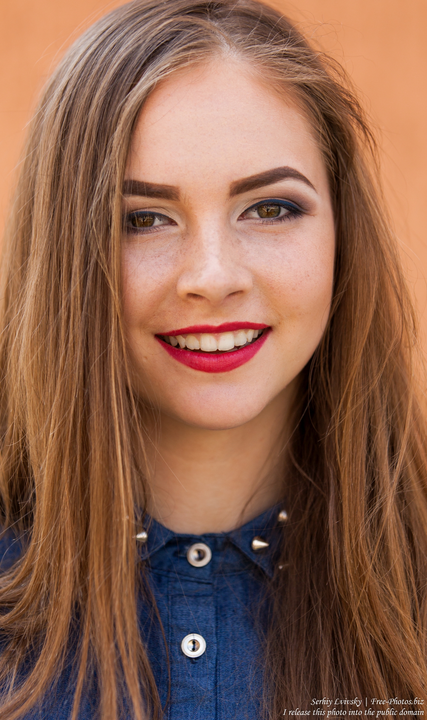 an_amazingly_photogenic_13-year-old_girl_photographed_in_july_2015_15