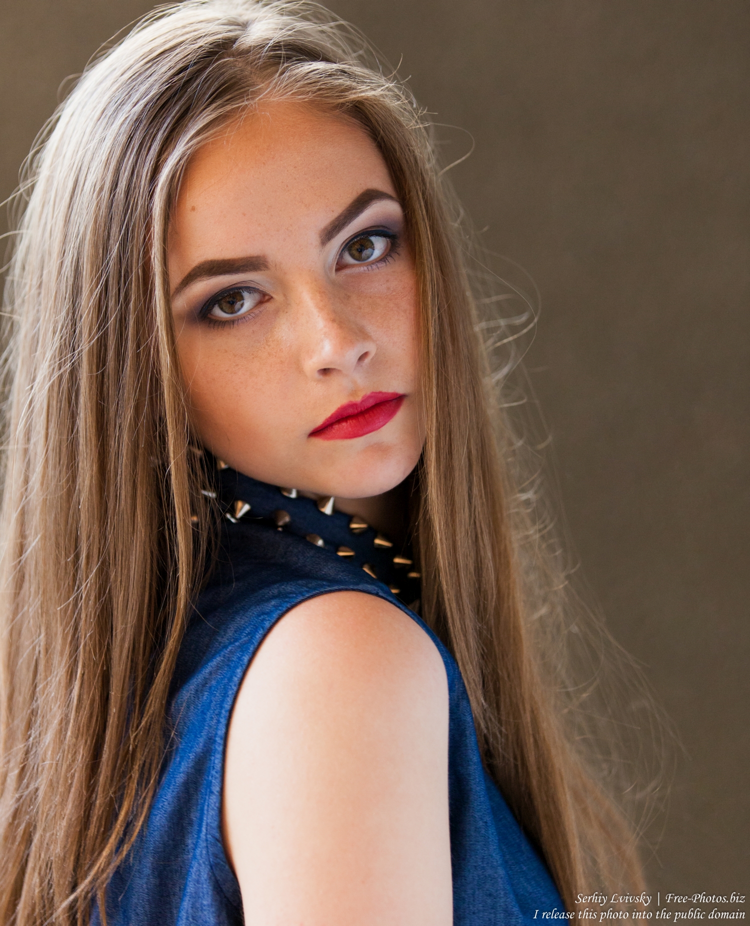 an_amazingly_photogenic_13-year-old_girl_photographed_in_july_2015_19