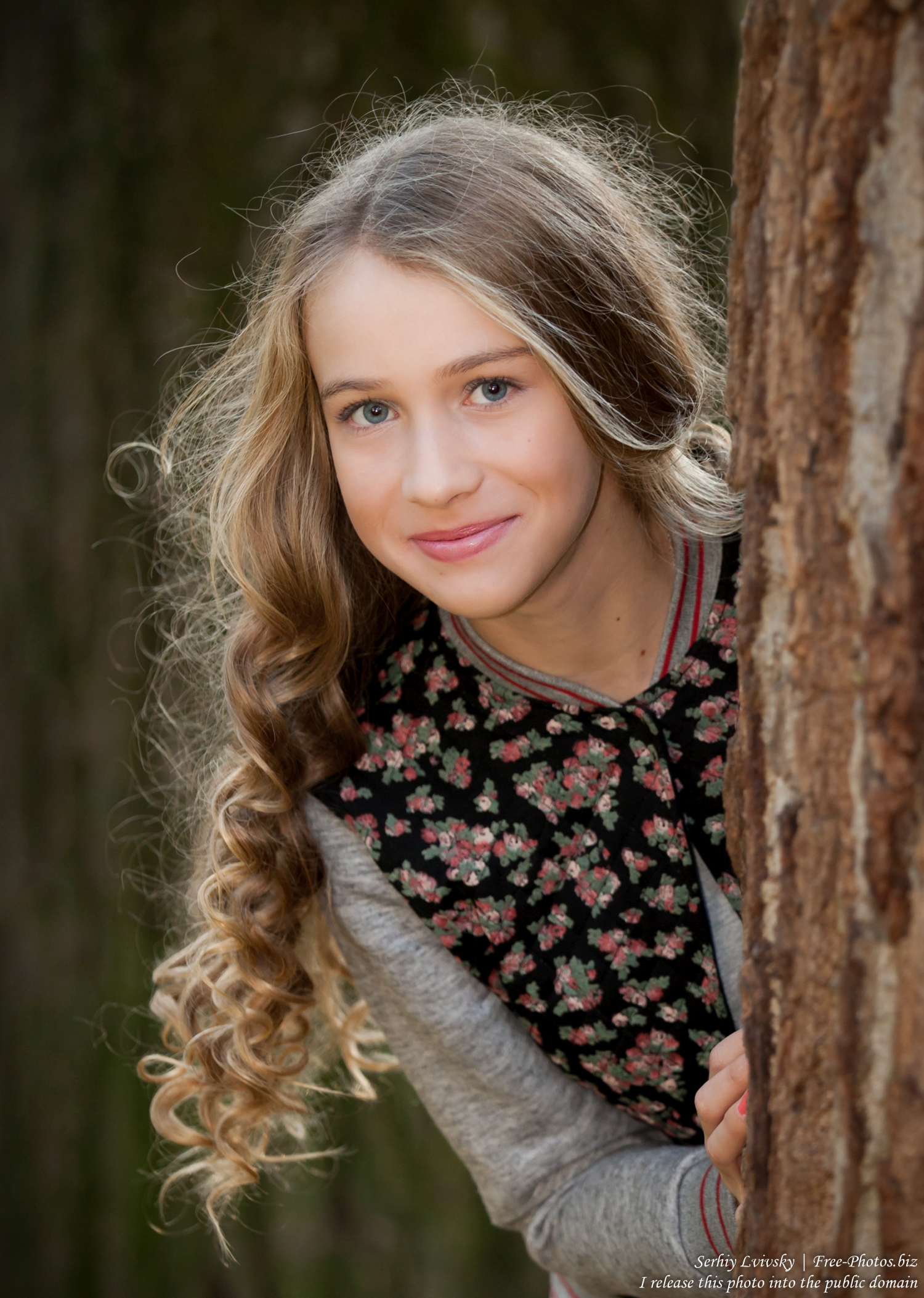 a_13-year-old_girl_photographed_by_serhiy_lvivsky_in_october_2015_06