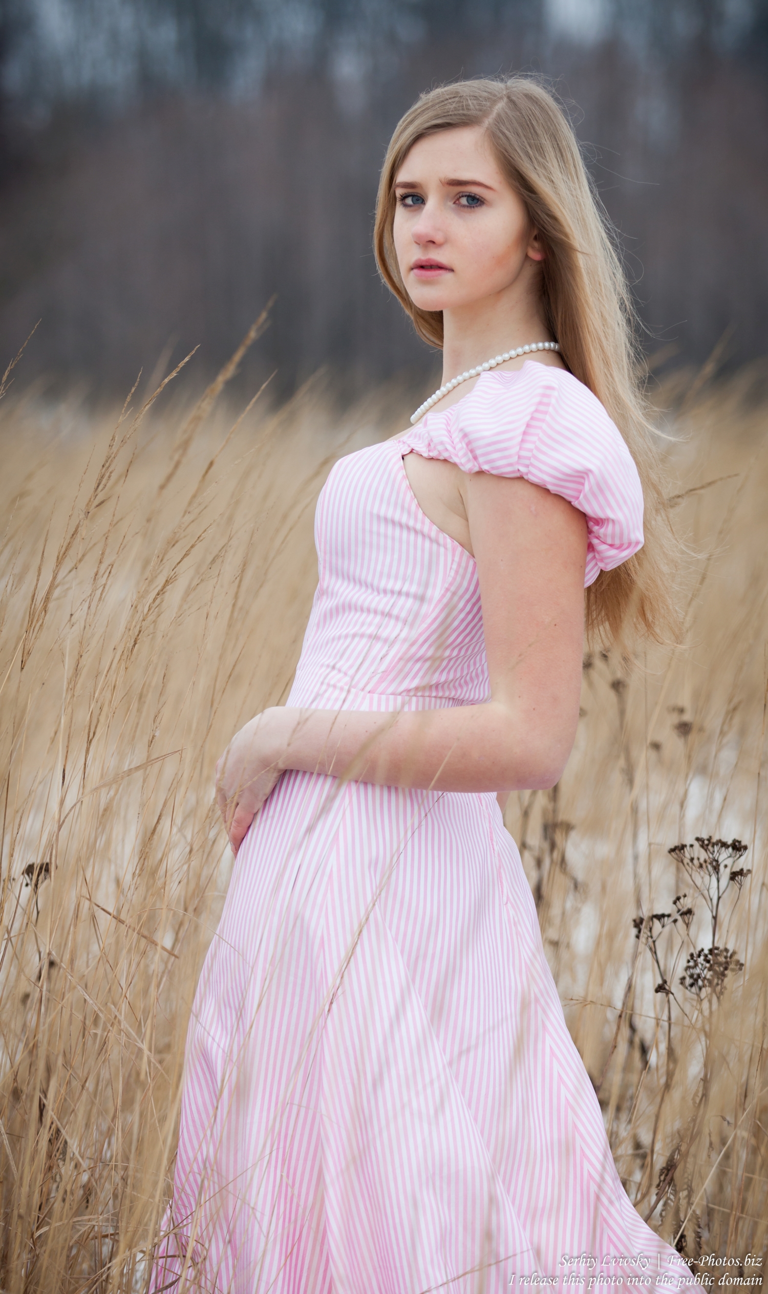 a_natural_blond_17-year-old_girl_photographed_by_serhiy_lvivsky_in_january_2016_02
