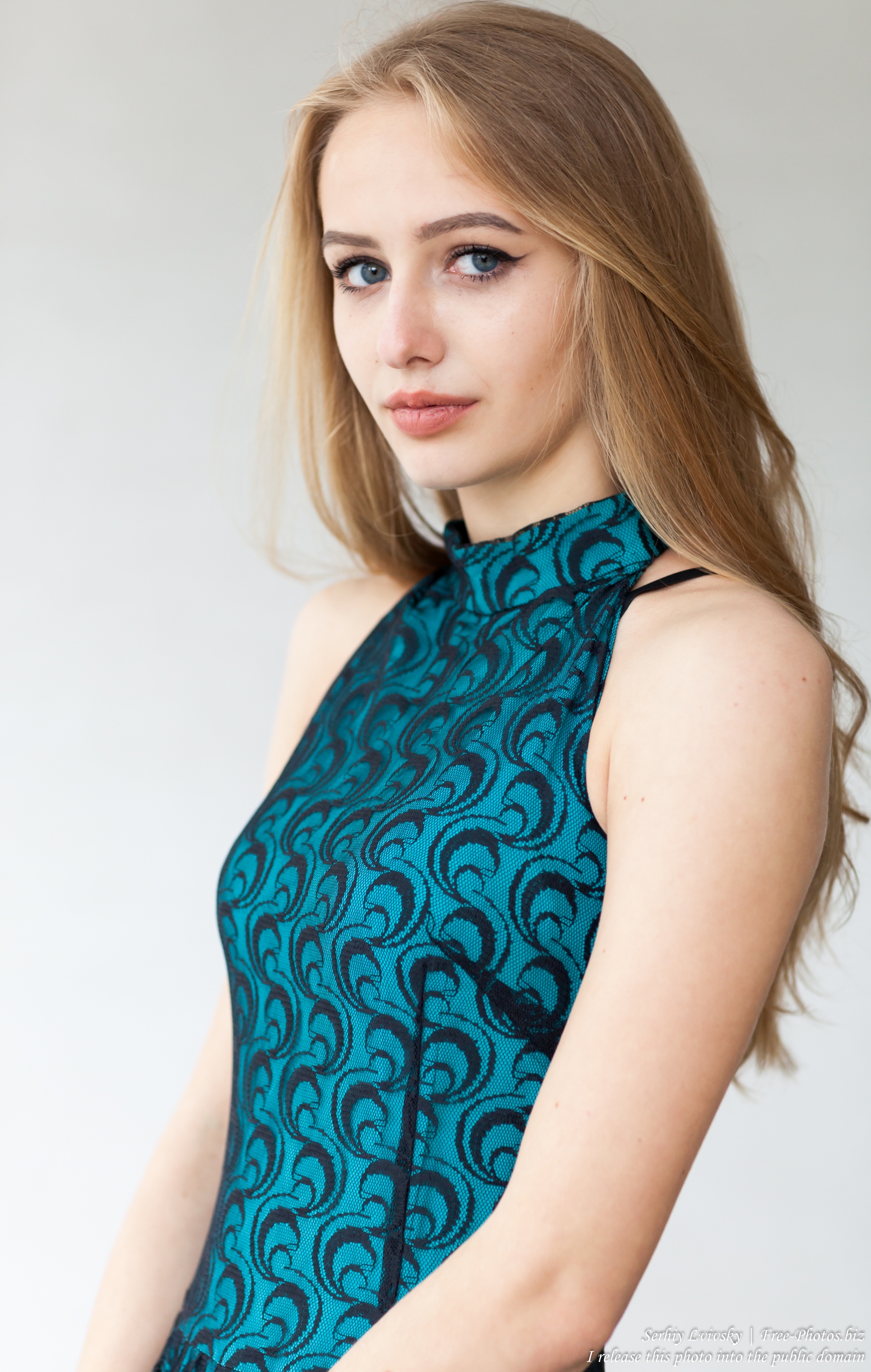 lila_a_15-year-old_natural_blonde_girl_photographed_in_may_2017_by_serhiy_lvivsky_03