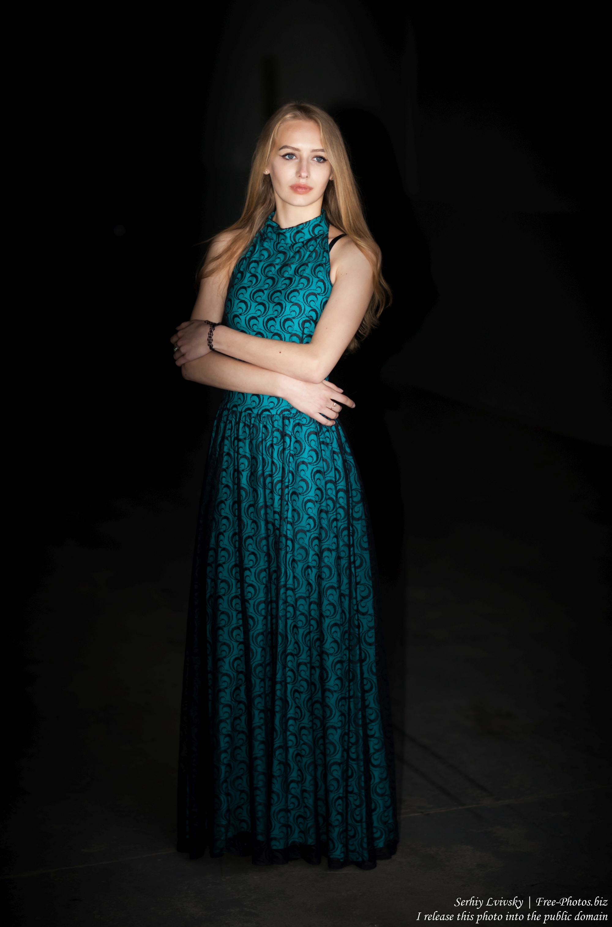 lila_a_15-year-old_natural_blonde_girl_photographed_in_may_2017_by_serhiy_lvivsky_14