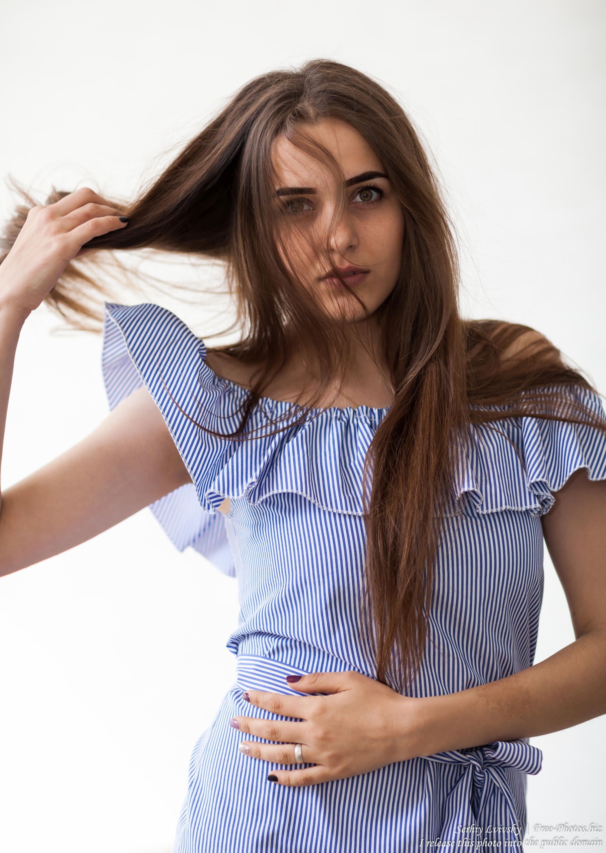 olena_a_20-year-old_brunette_girl_photographed_in_june_2017_by_serhiy_lvivsky_03