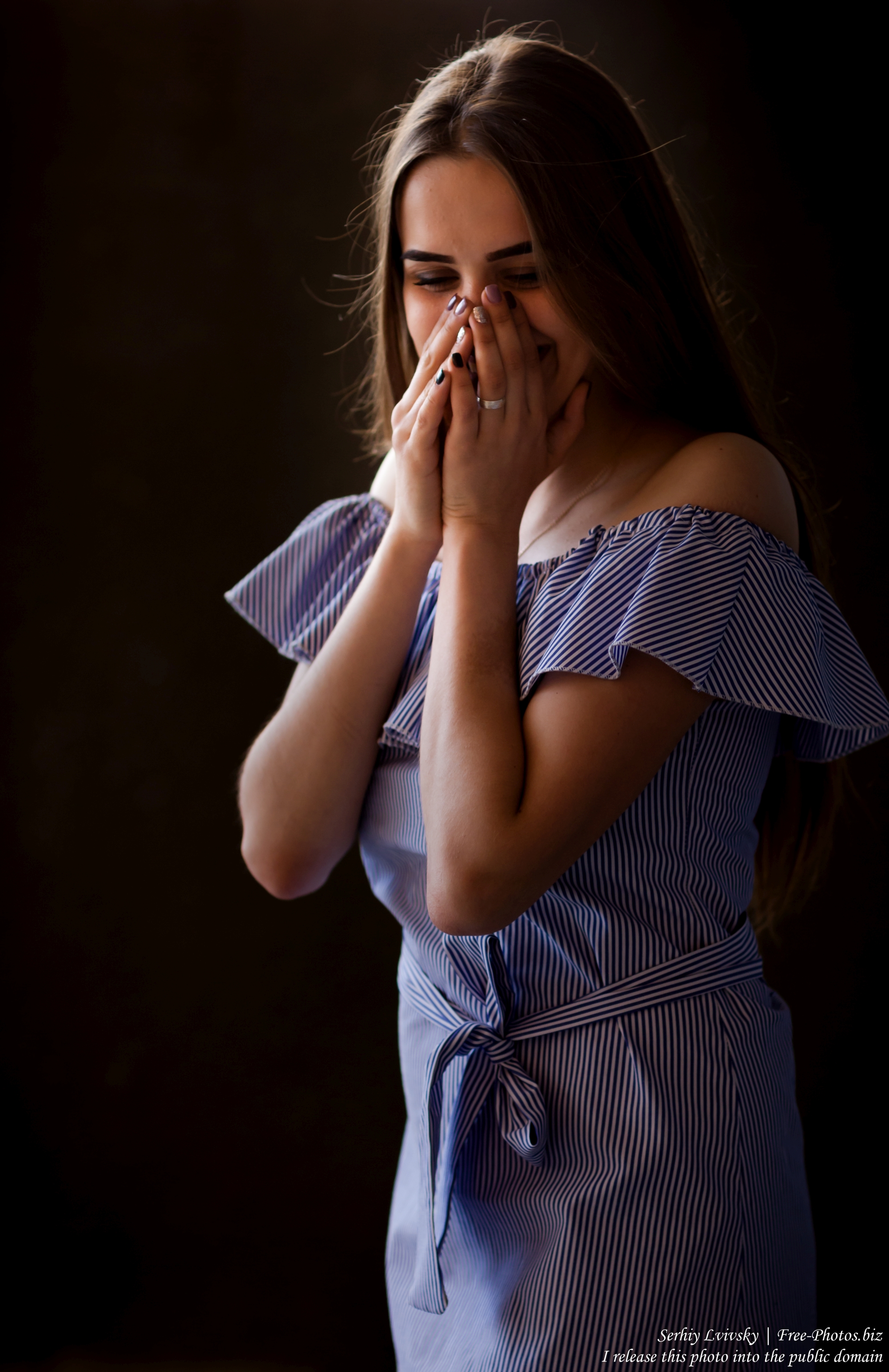 olena_a_20-year-old_brunette_girl_photographed_in_june_2017_by_serhiy_lvivsky_07
