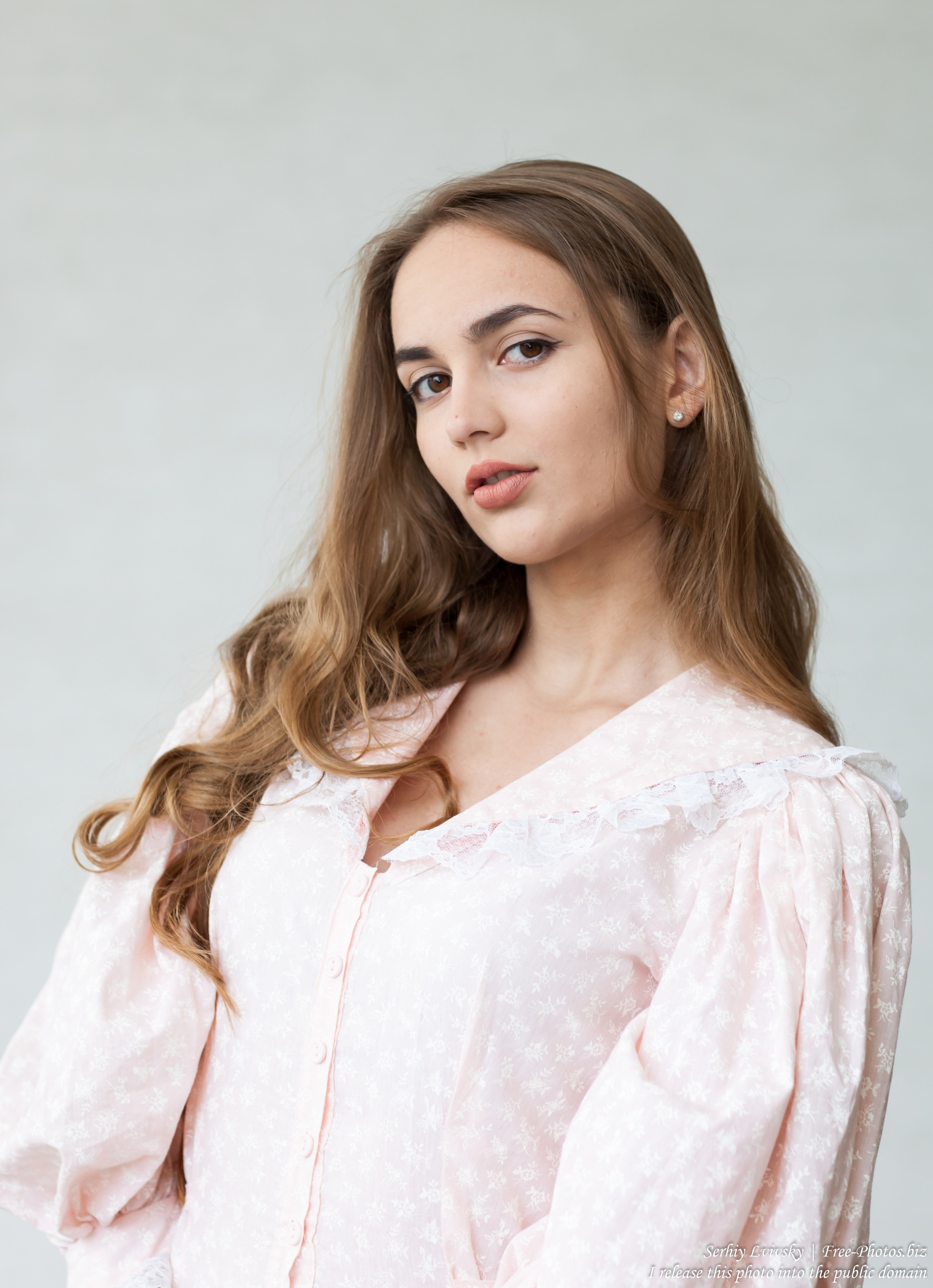 vika_a_19-year-old_girl_with_natural_fair_hair_photographed_in_june_2017_by_serhiy_lvivsky_02