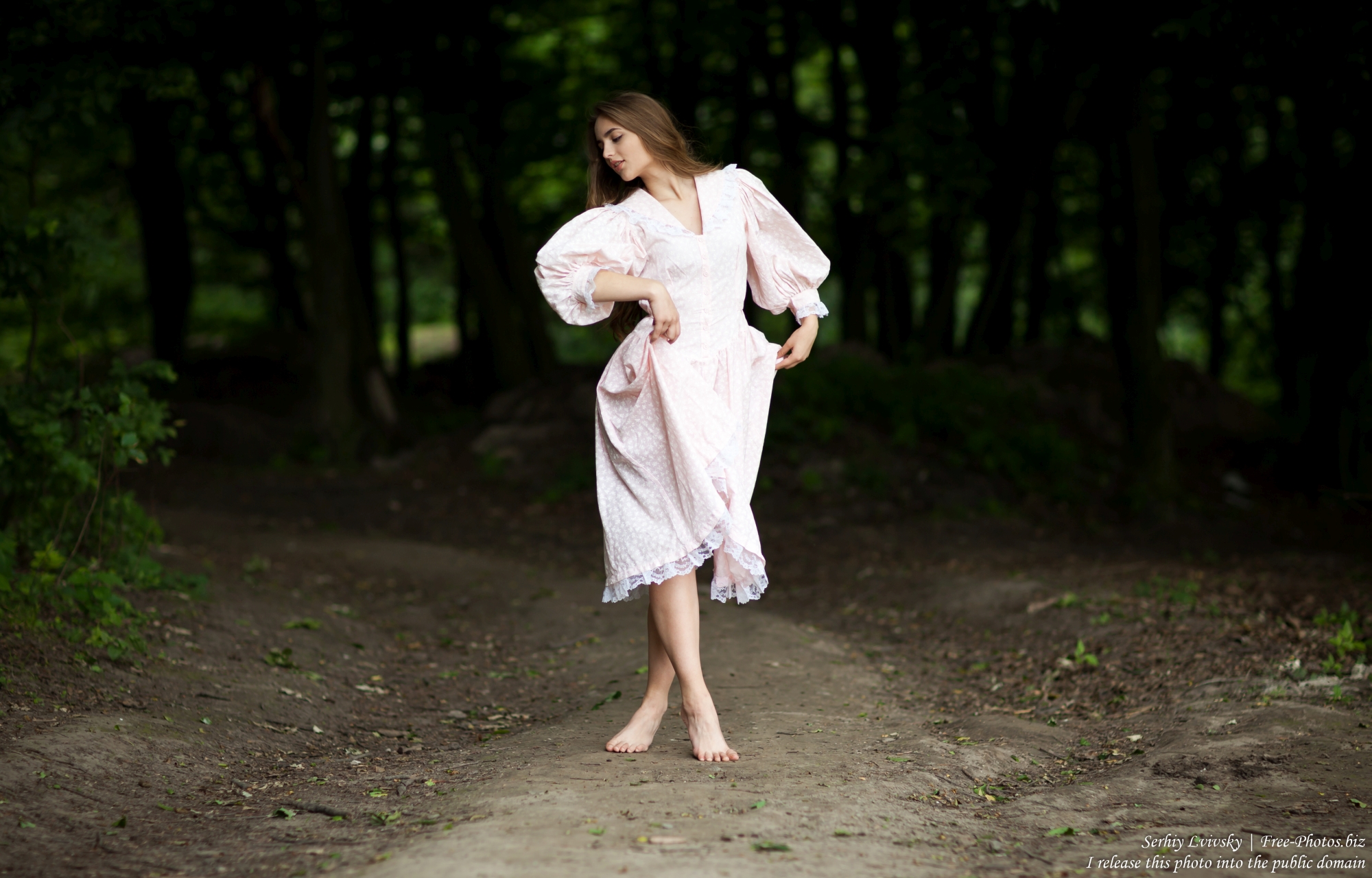 vika_a_19-year-old_girl_with_natural_fair_hair_photographed_in_june_2017_by_serhiy_lvivsky_12
