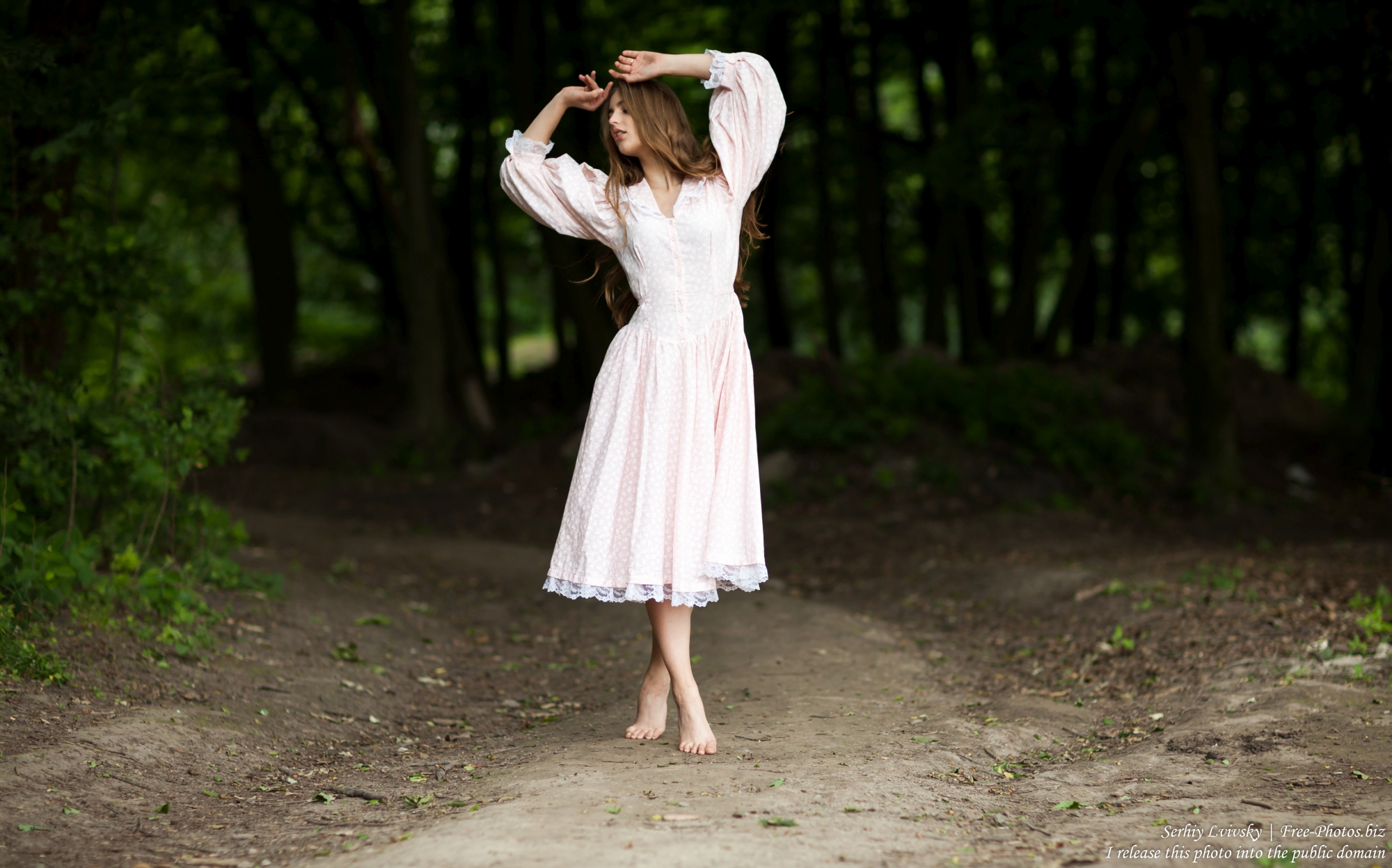 vika_a_19-year-old_girl_with_natural_fair_hair_photographed_in_june_2017_by_serhiy_lvivsky_14
