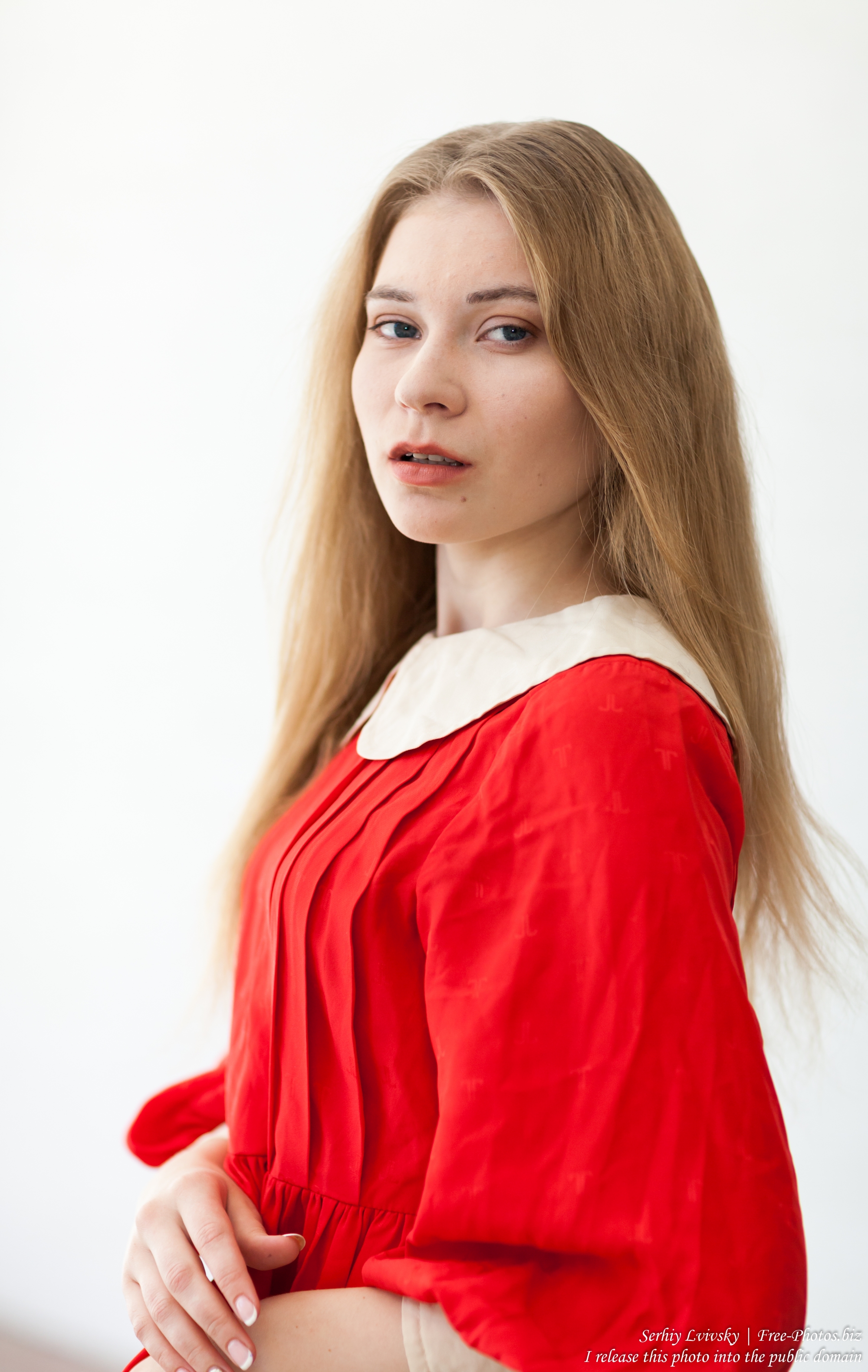 vladyslava_an_18-year-old_natural_blonde_girl_photographed_in_june_2017_by_serhiy_lvivsky_01
