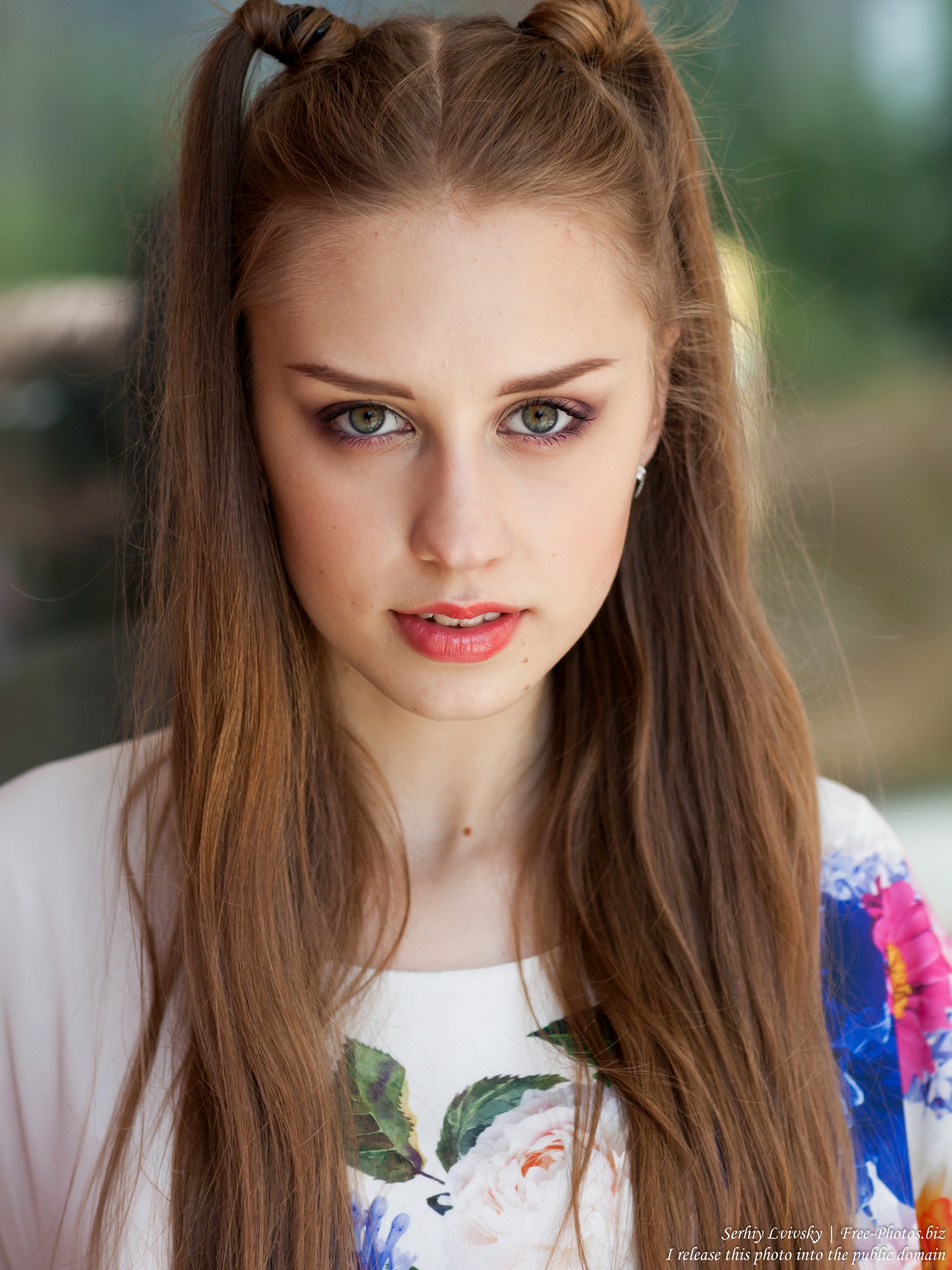 a_17-year-old_natural_fair-haired_girl_photographed_by_serhiy_lvivsky_in_july_2017_04