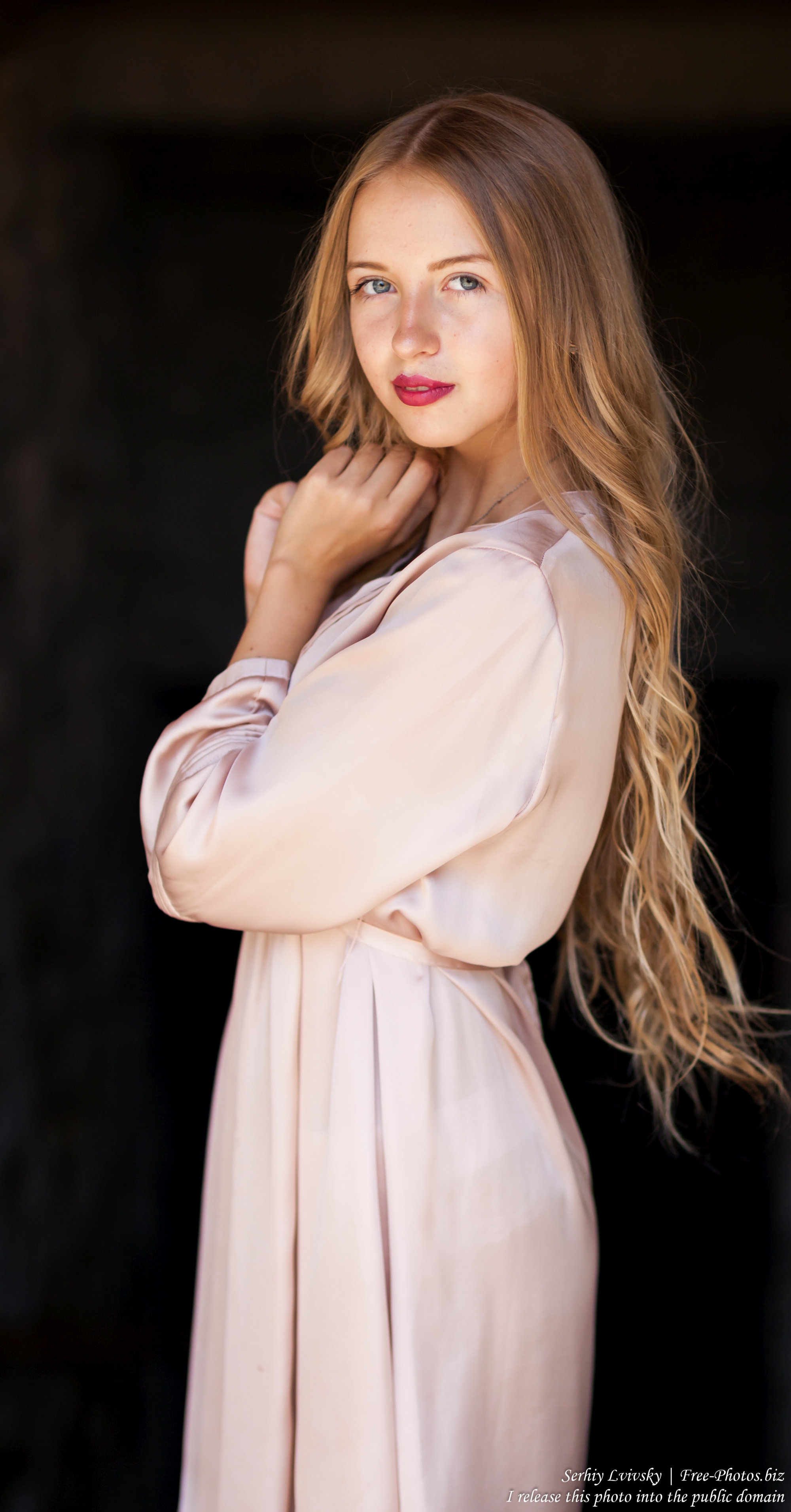 ania_a_14-year-old_natural_blonde_girl_photographed_by_serhiy_lvivsky_in_august_2017_08