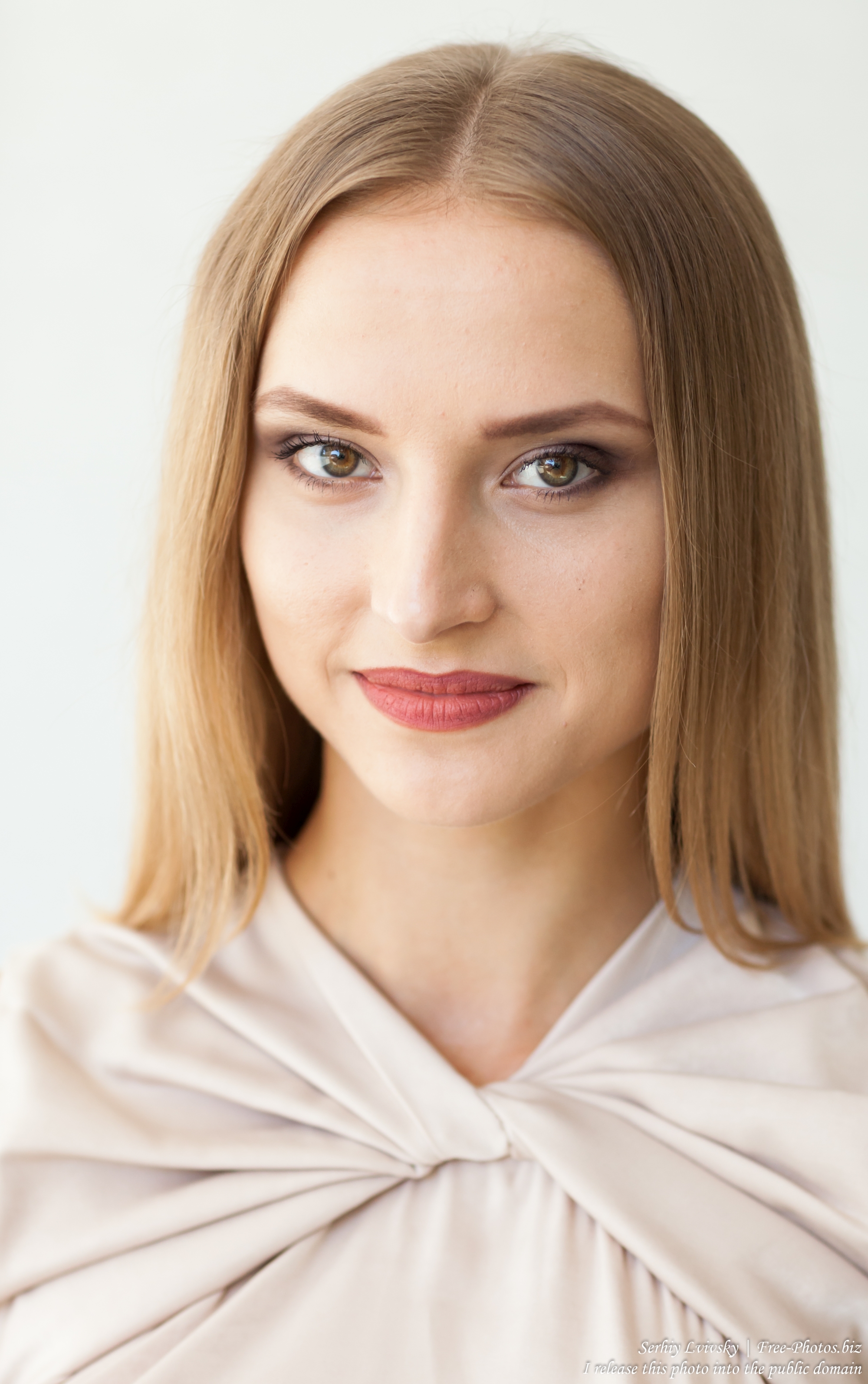 marta_a_21-year-old_natural_blonde_catholic_girl_photographed_by_serhiy_lvivsky_in_august_2017_05