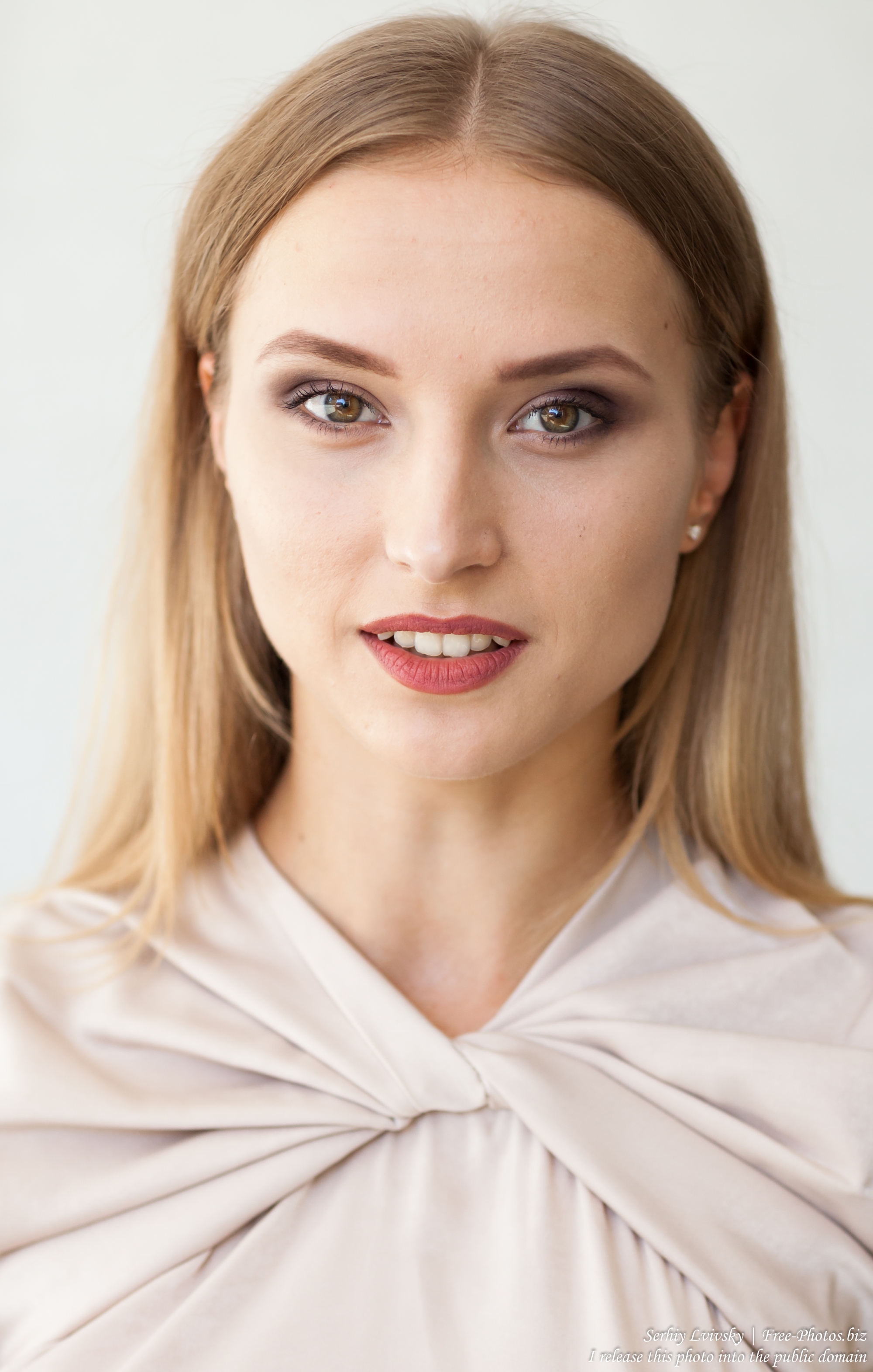 marta_a_21-year-old_natural_blonde_catholic_girl_photographed_by_serhiy_lvivsky_in_august_2017_11