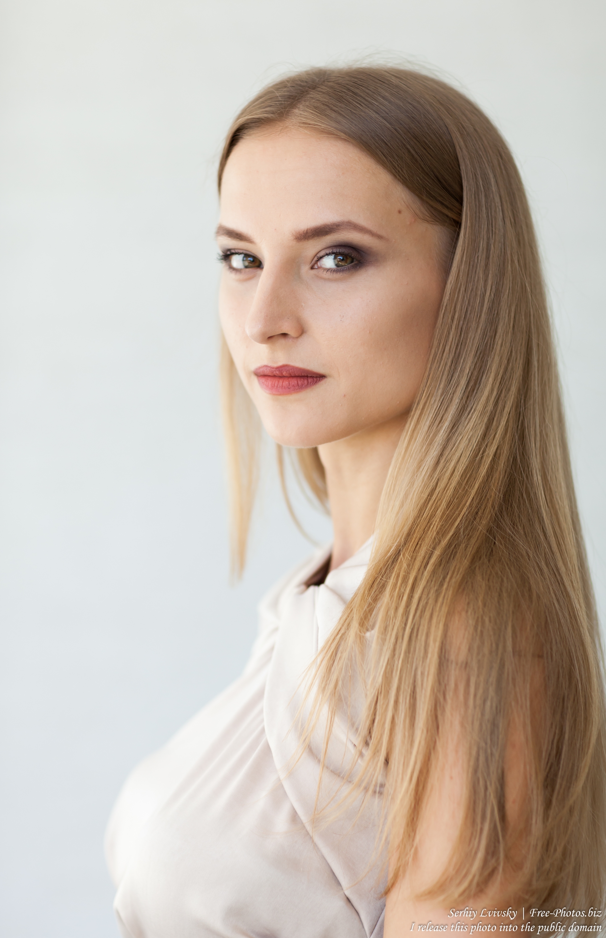 marta_a_21-year-old_natural_blonde_catholic_girl_photographed_by_serhiy_lvivsky_in_august_2017_20