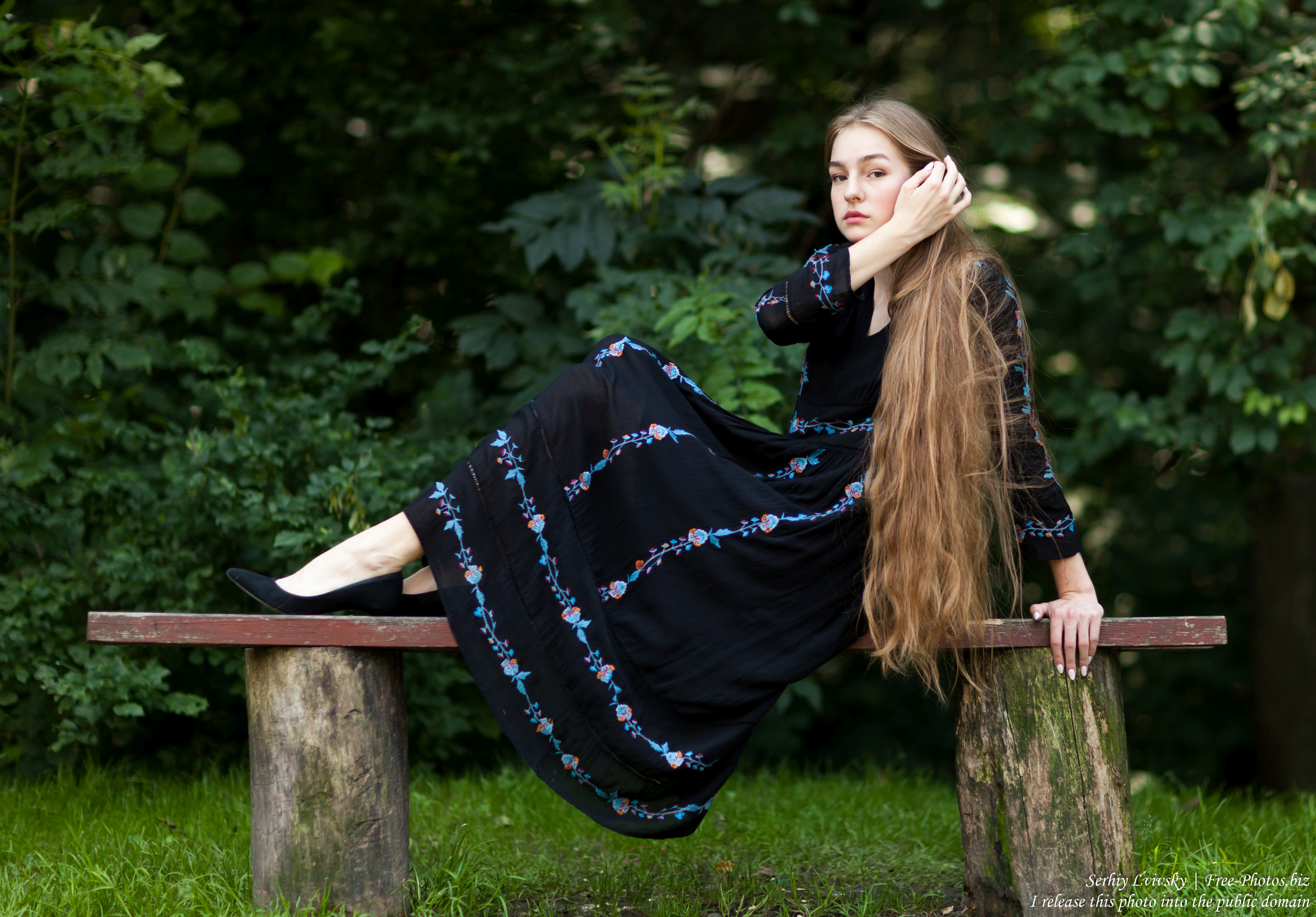 justyna_a_16-year-old_fair-haired_girl_photographed_in_june_2018_by_serhiy_lvivsky_19