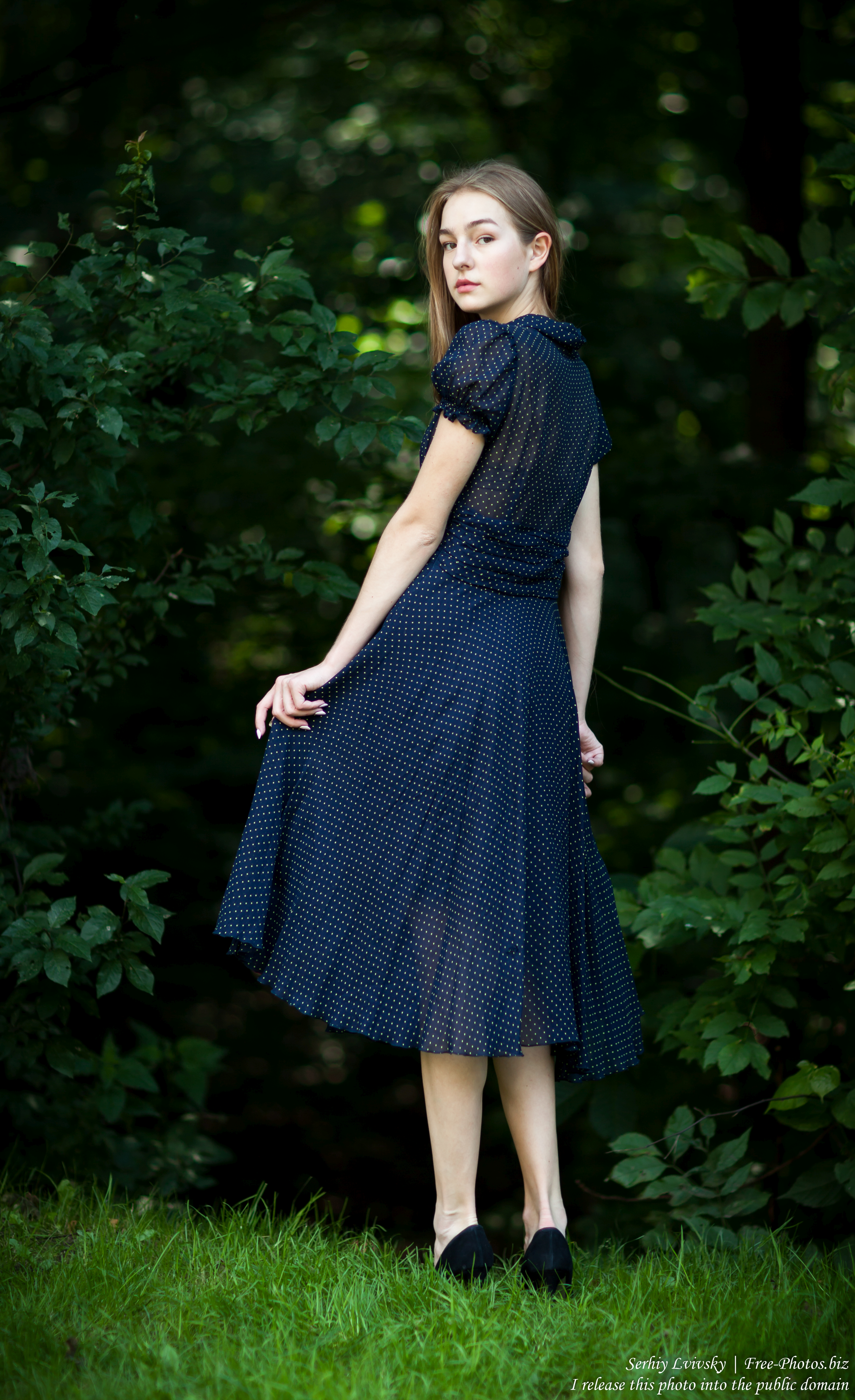 justyna_a_16-year-old_fair-haired_girl_photographed_in_june_2018_by_serhiy_lvivsky_23