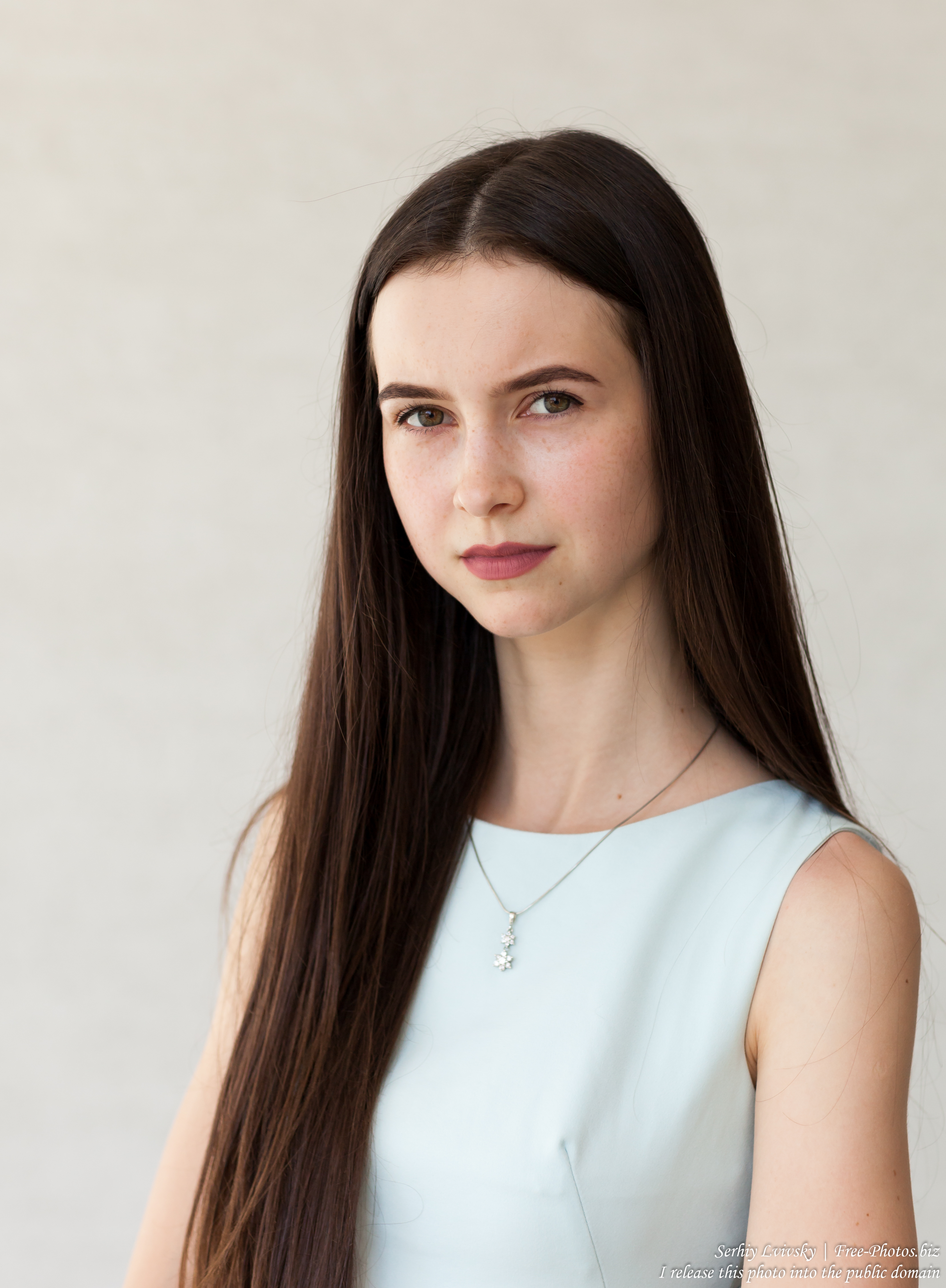 vika_a_25-year-old_brunette_woman_photographed_by_serhiy_lvivsky_in_july_2018_08