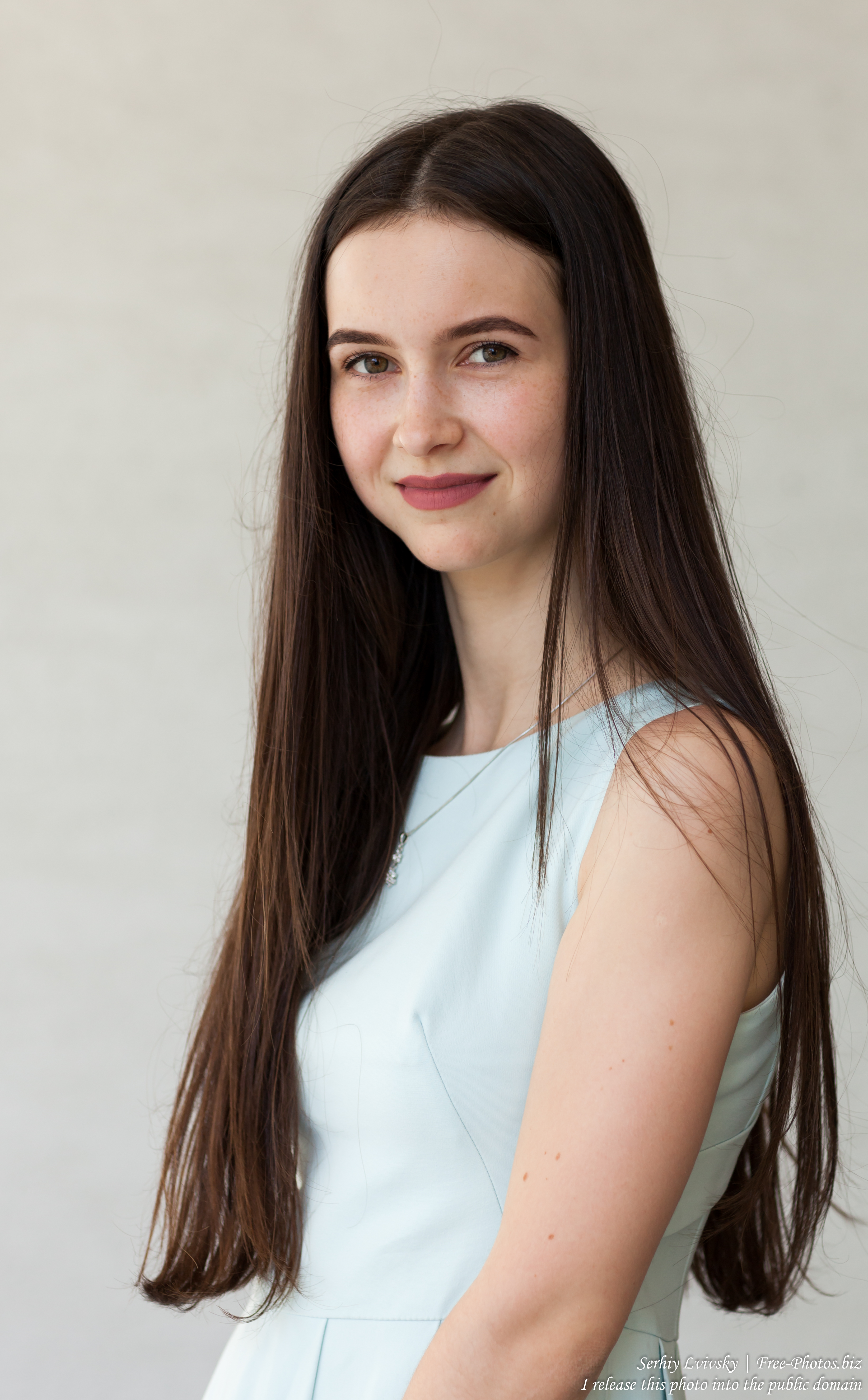 vika_a_25-year-old_brunette_woman_photographed_by_serhiy_lvivsky_in_july_2018_21