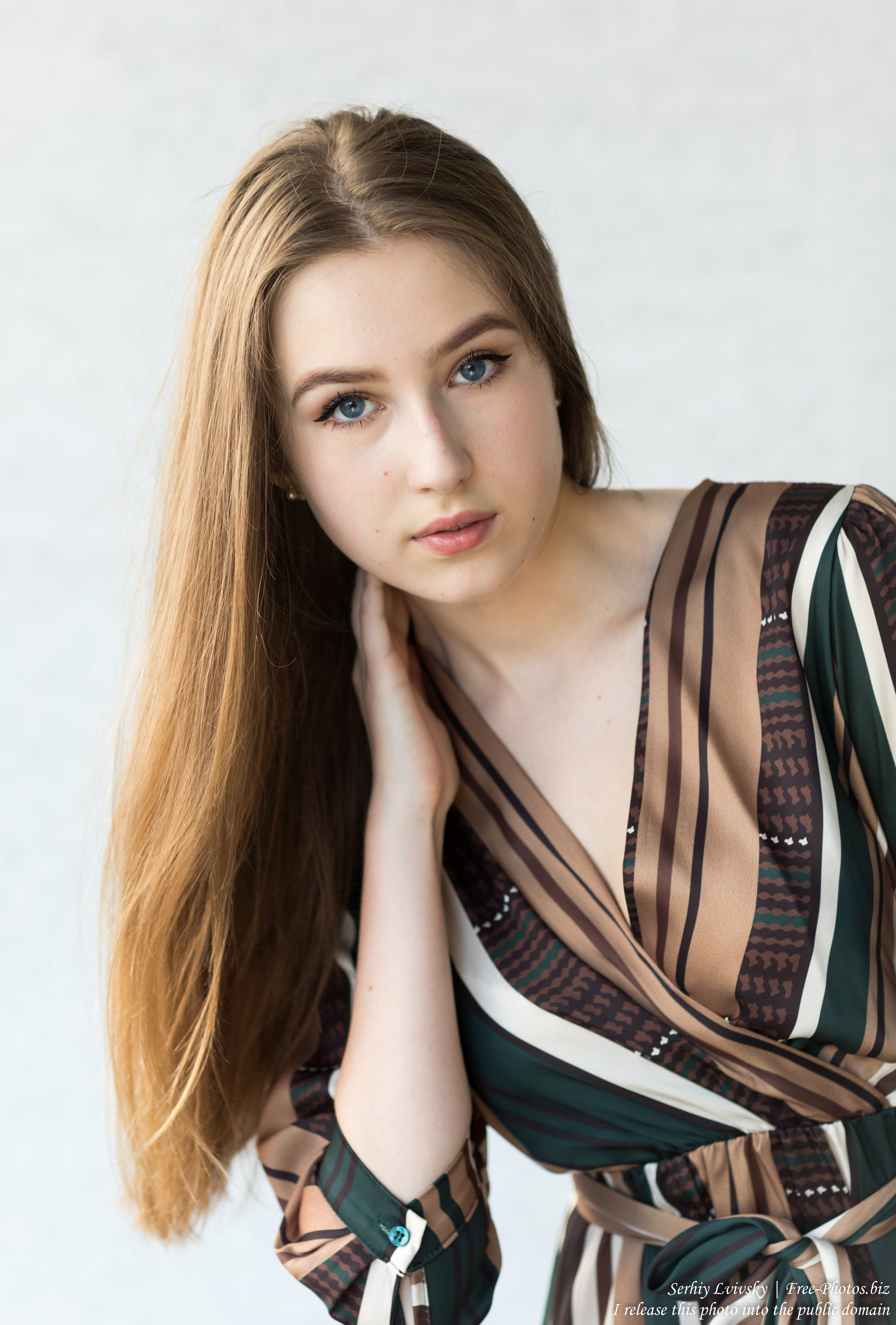 vika_a_17-year-old_girl_with_blue_eyes_and_natural_fair_hair_in_june_2019_by_serhiy_lvivsky_13