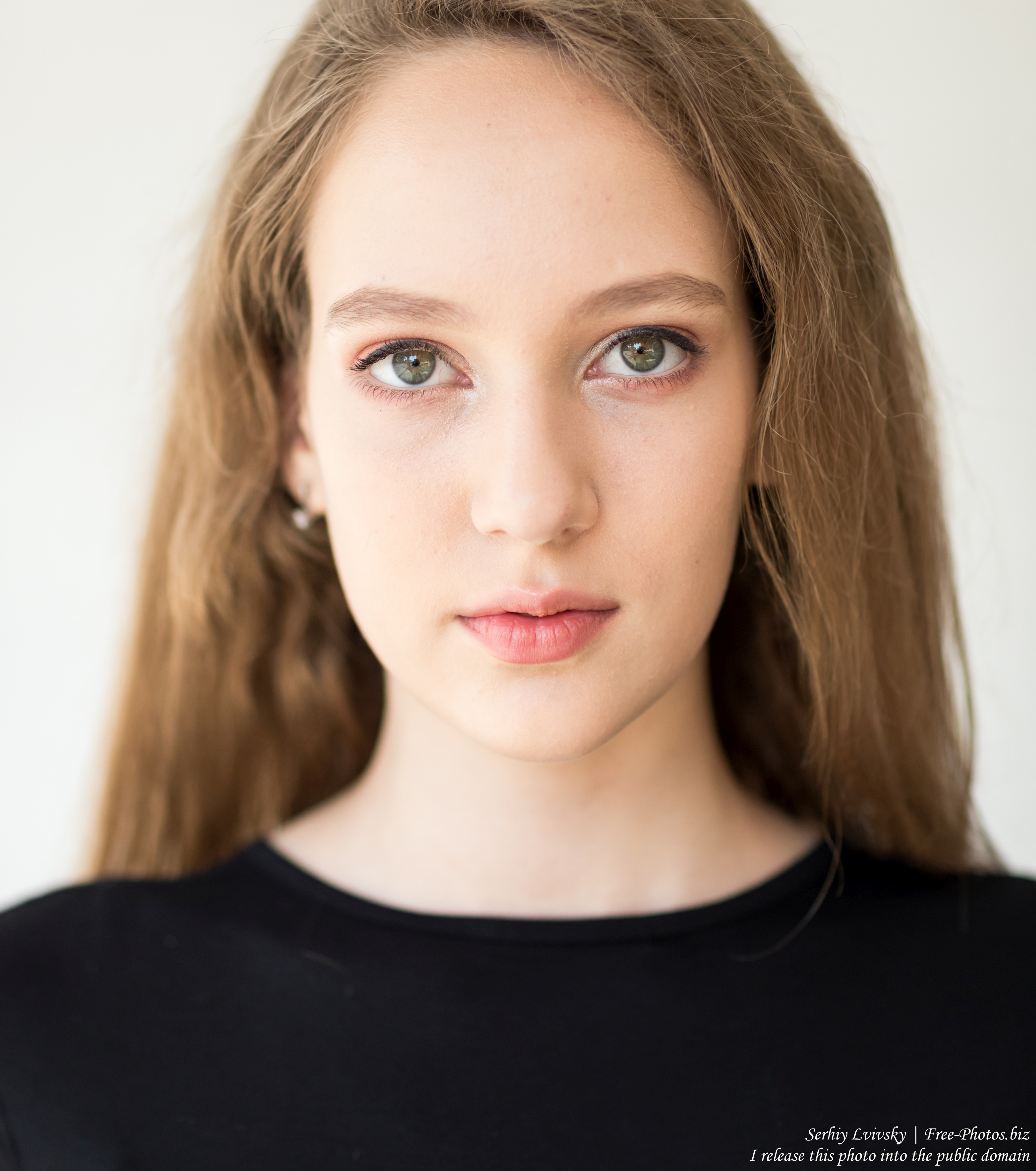 nastia_a_16-year-old_girl_with_natural_fair_hair_photographed_in_june_2019_by_serhiy_lvivsky_02