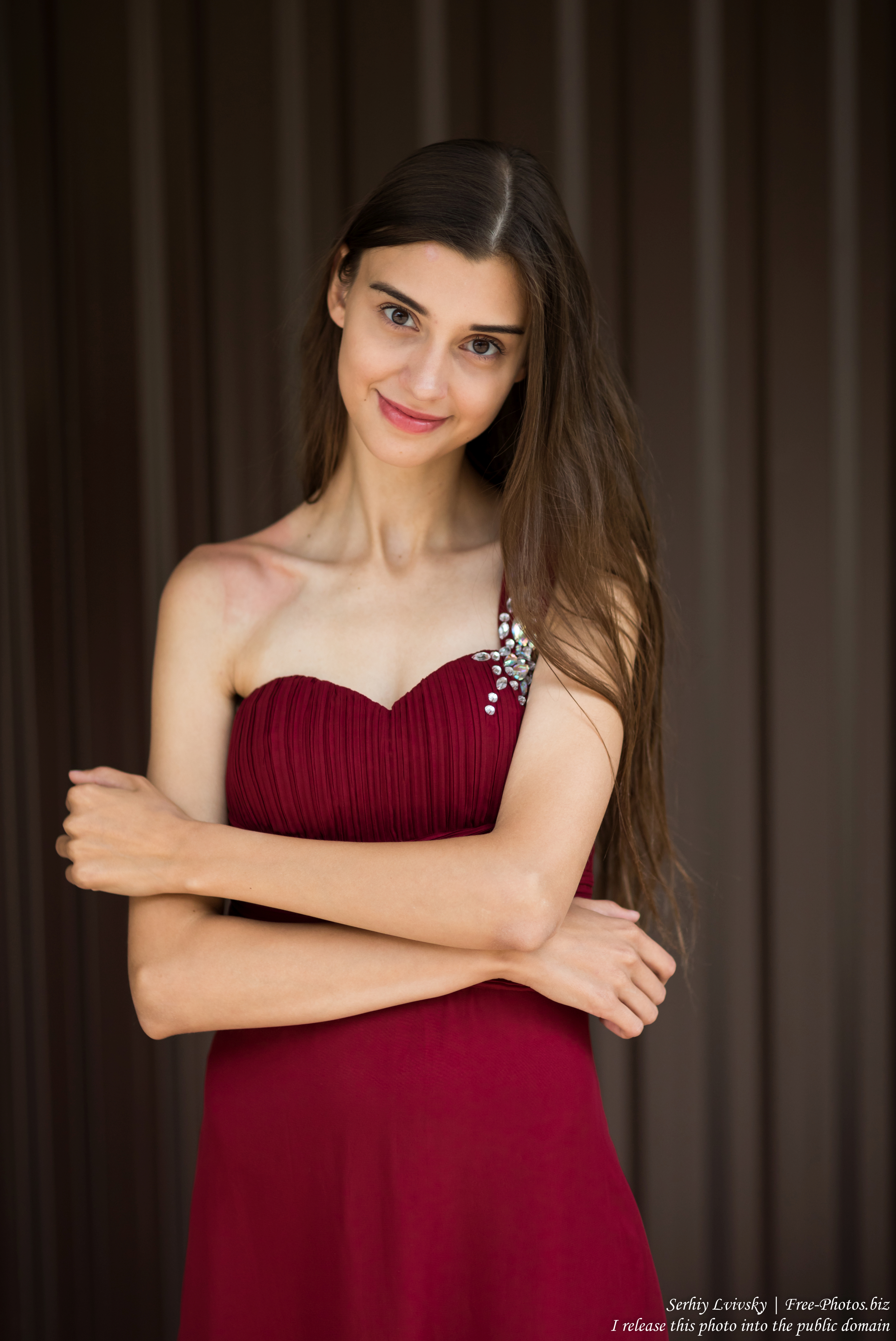 olesya_a_19-year-old_woman_photographed_in_july_2019_by_serhiy_lvivsky_11