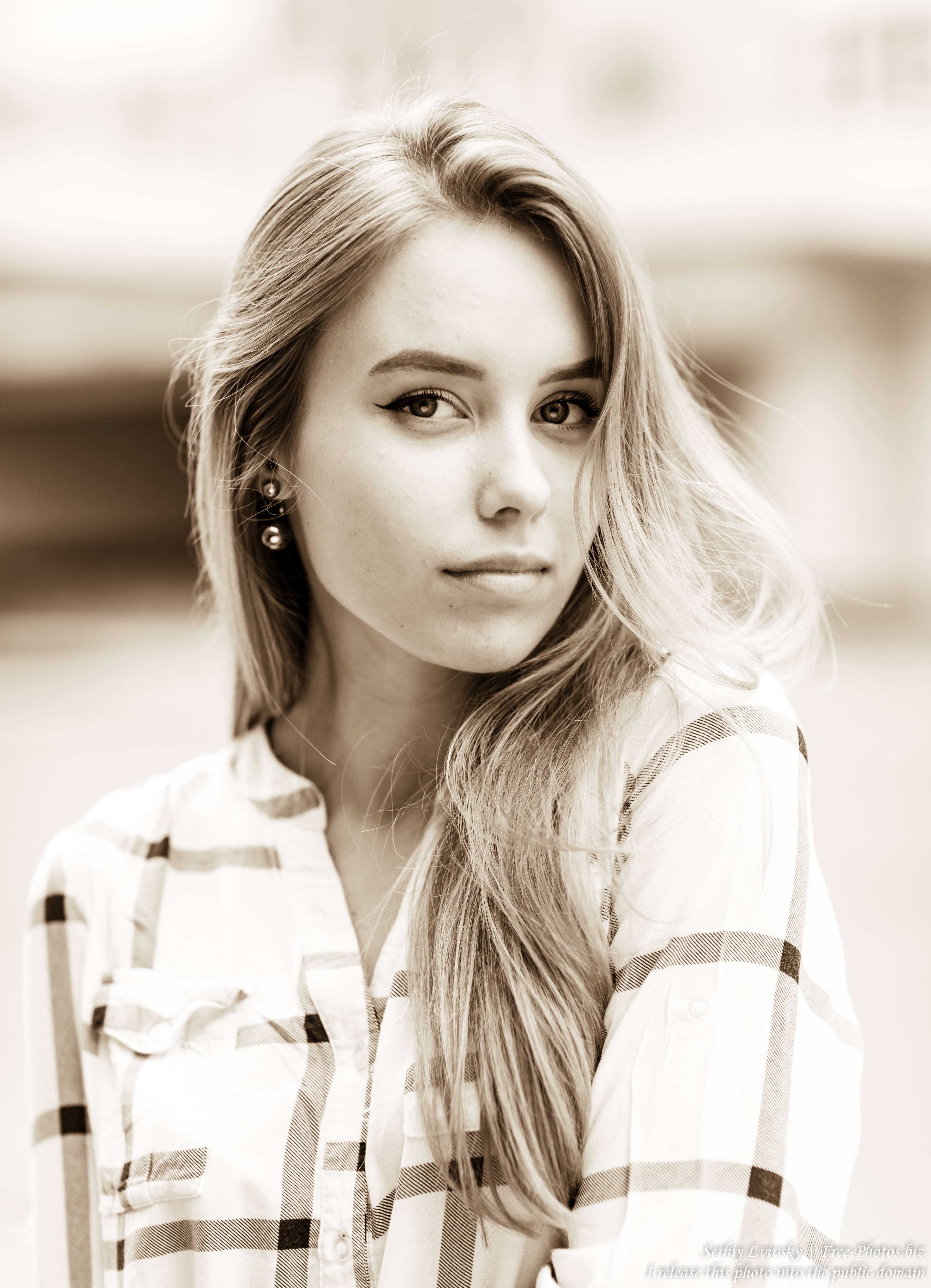 sasha_a_19-year-old_natural_blonde_girl_photographed_in_july_2019_by_serhiy_lvivsky_06