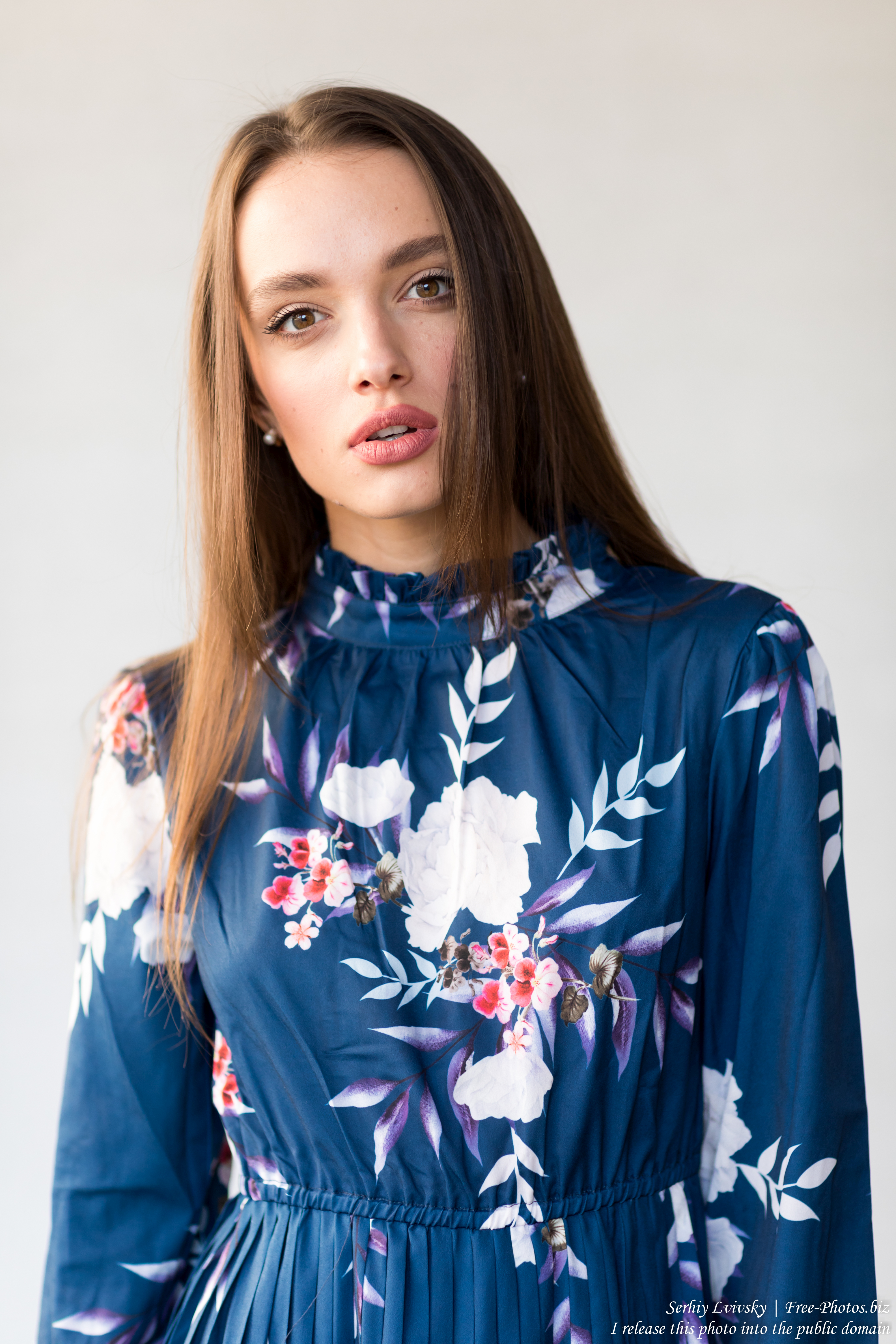 tonya_a_23-year-old_brunette_girl_photographed_in_august_2019_by_serhiy_lvivsky_01