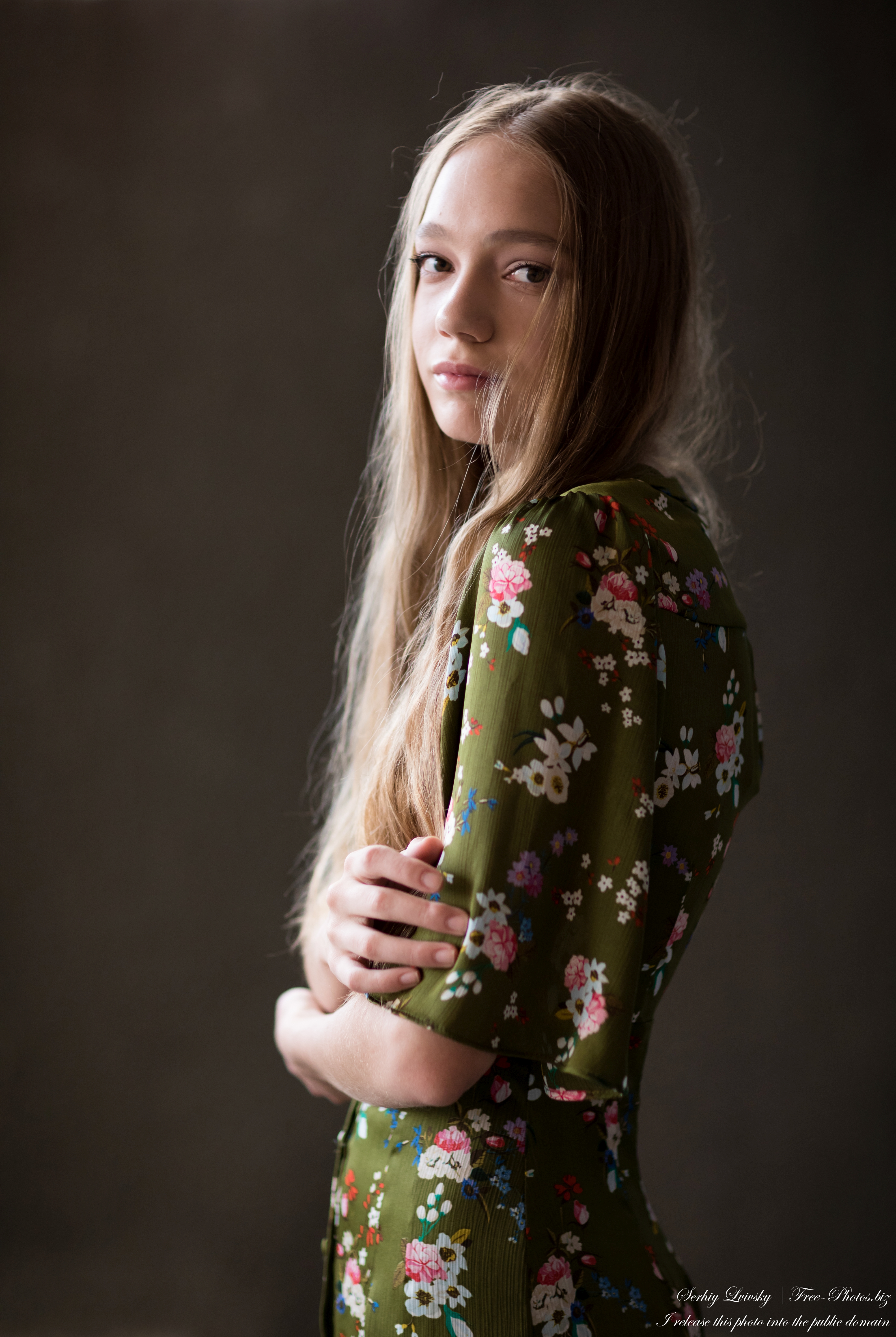 marta_a_16-year-old_natural_blonde_girl_photographed_by_serhiy_lvivsky_in_july_2020_02