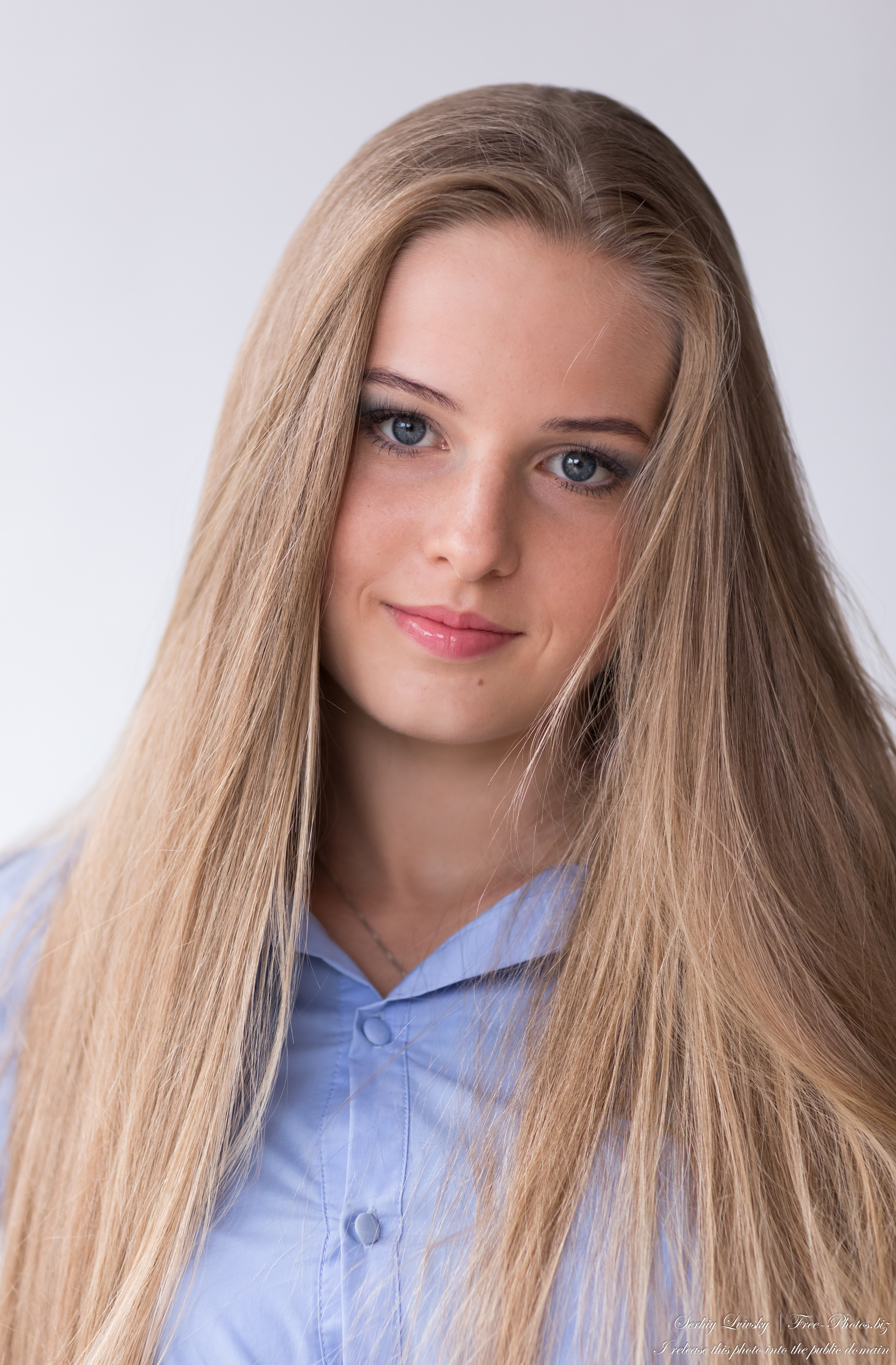 diana_an_18-year-old_natural_blonde_girl_photographed_by_serhiy_lvivsky_in_aug_2020_09
