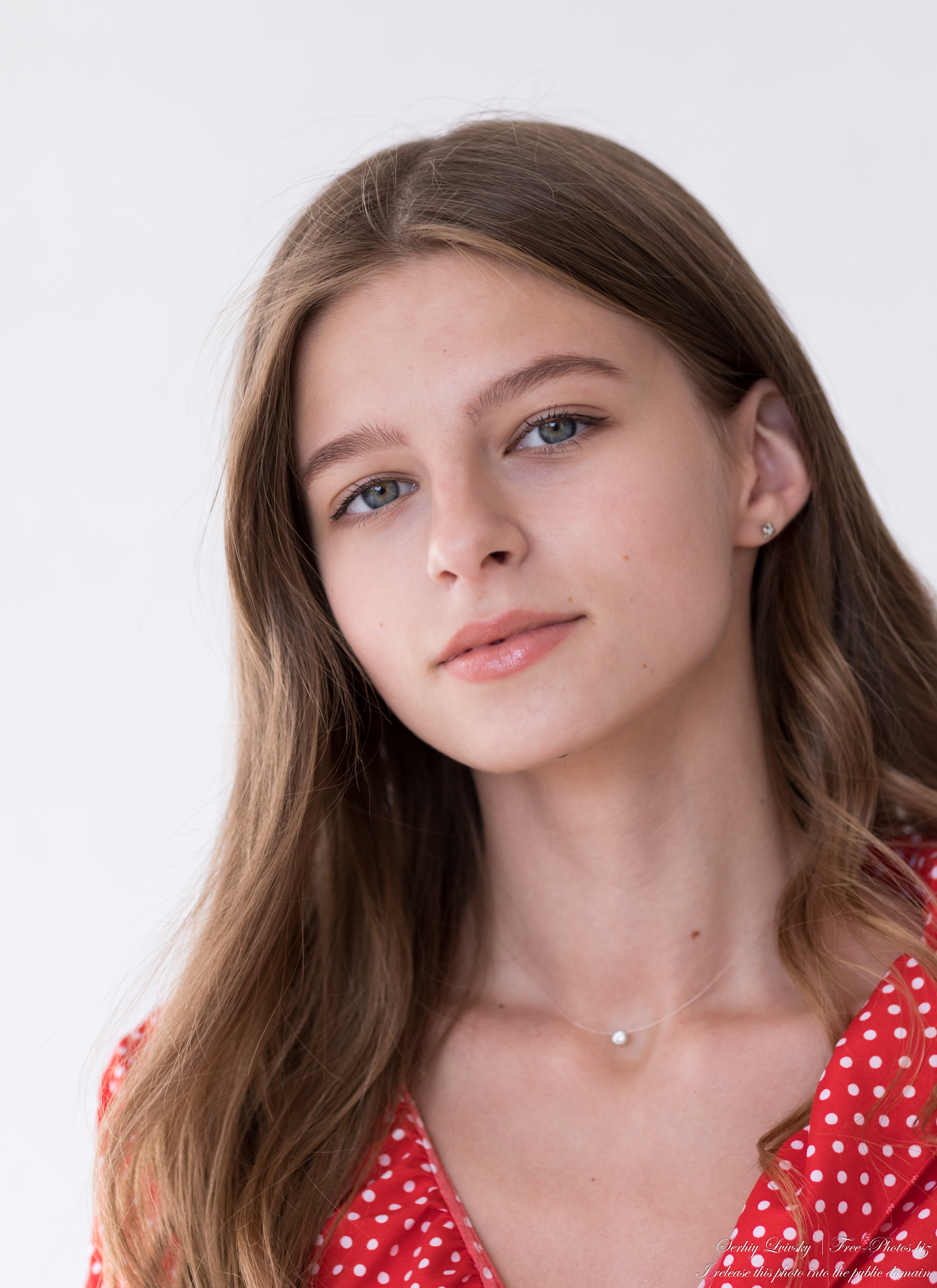 juliana_a_17-year-old_fair-haired_girl_photographed_by_serhiy_lvivsky_in_sept_2020_14