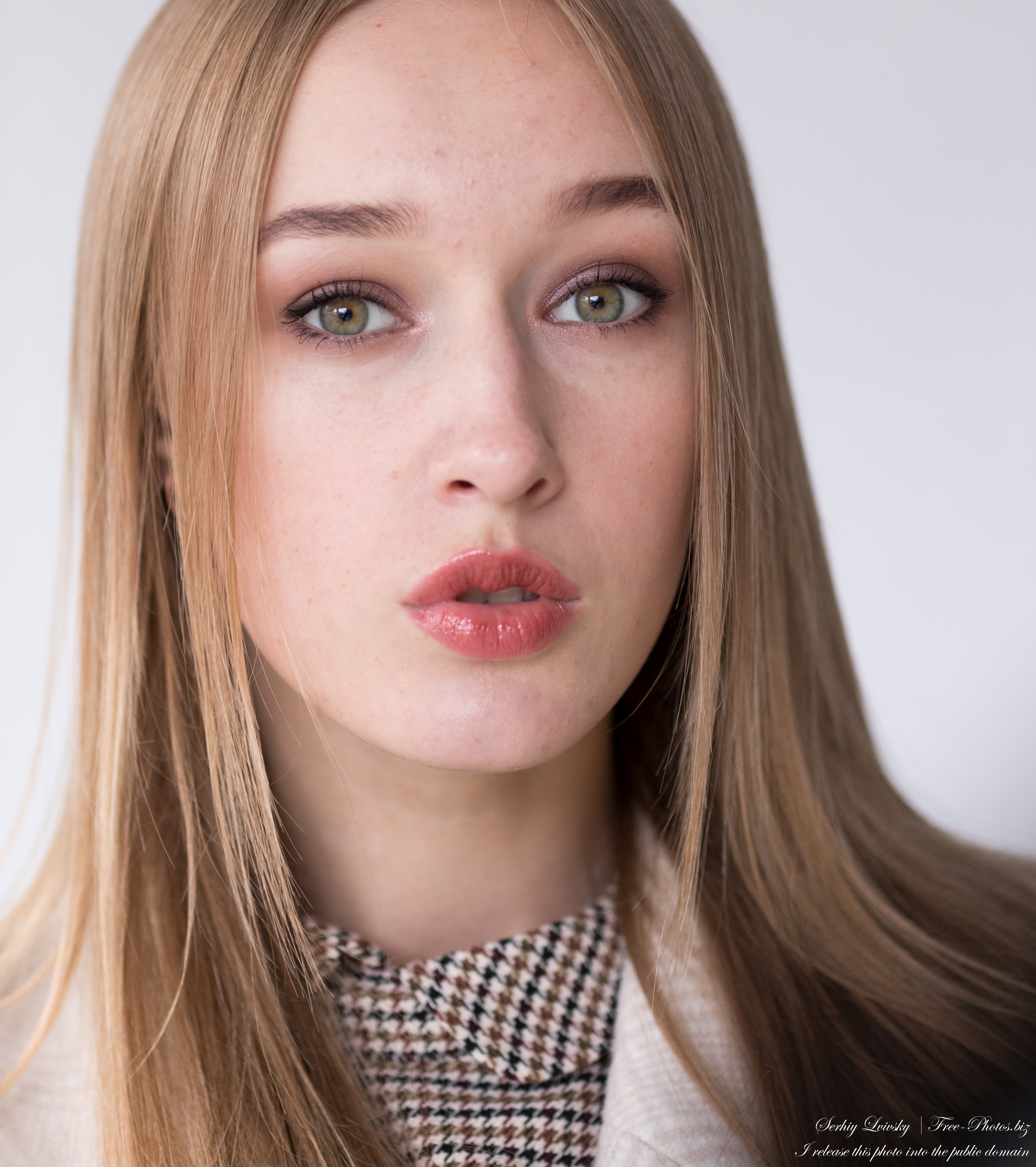 sophia_a_19-year-old_blonde_girl_with_yellow-green_eyes_in_oct_2020_by_serhiy_lvivsky_07