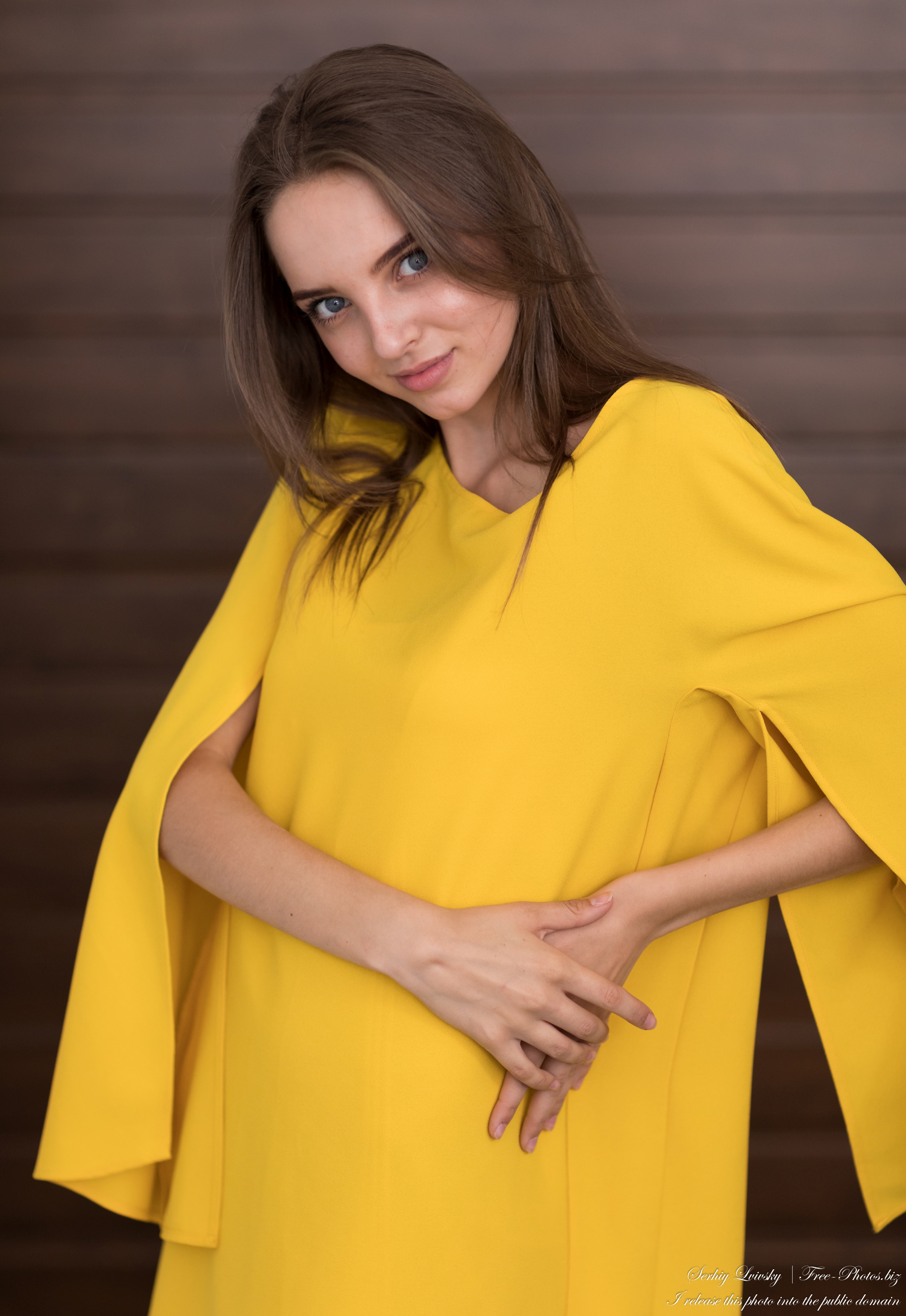 vika_a_17-year-old_girl_photographed_by_serhiy_lvivsky_in_sept_2020_05