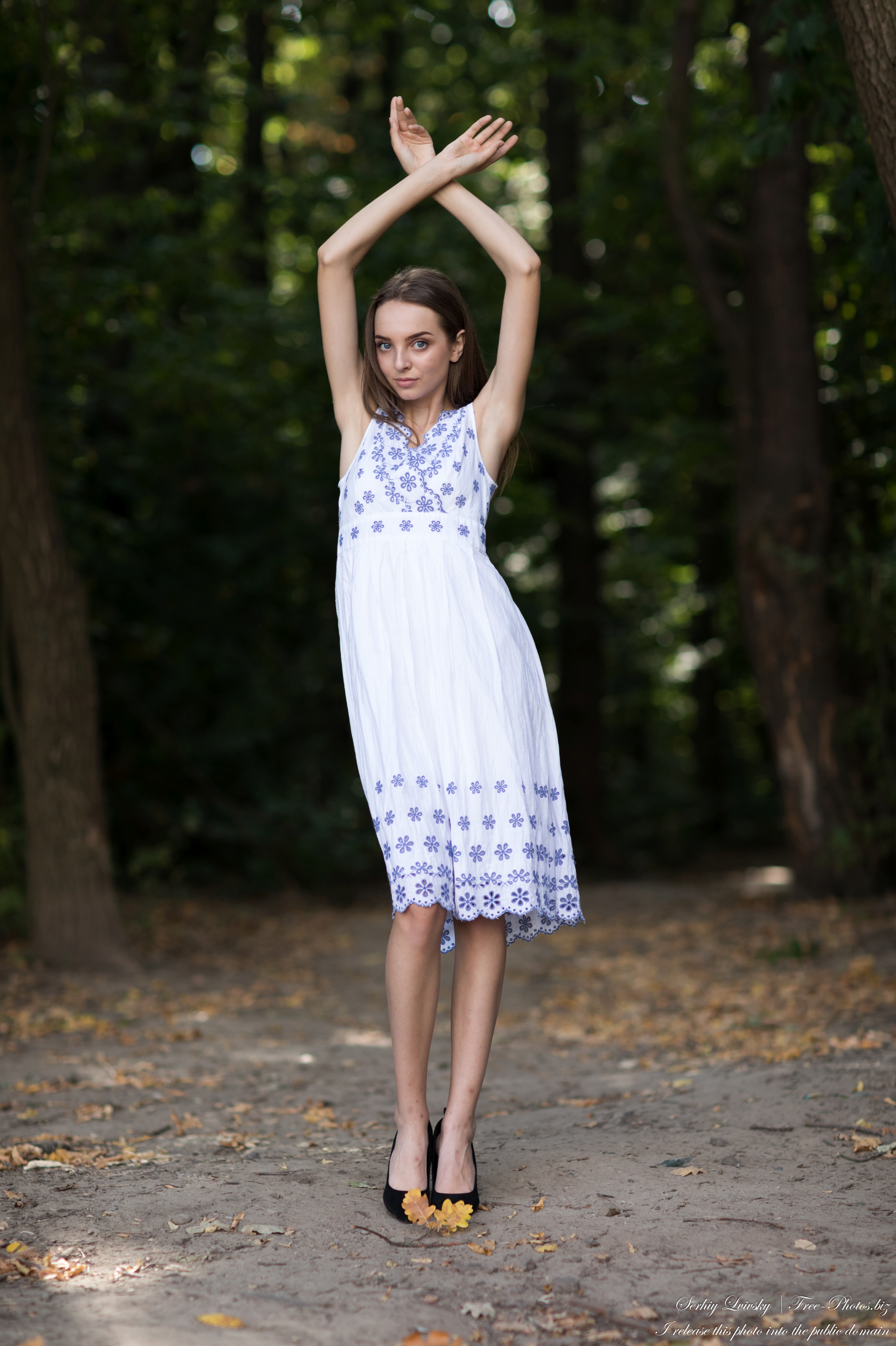 vika_a_17-year-old_girl_photographed_by_serhiy_lvivsky_in_sept_2020_14