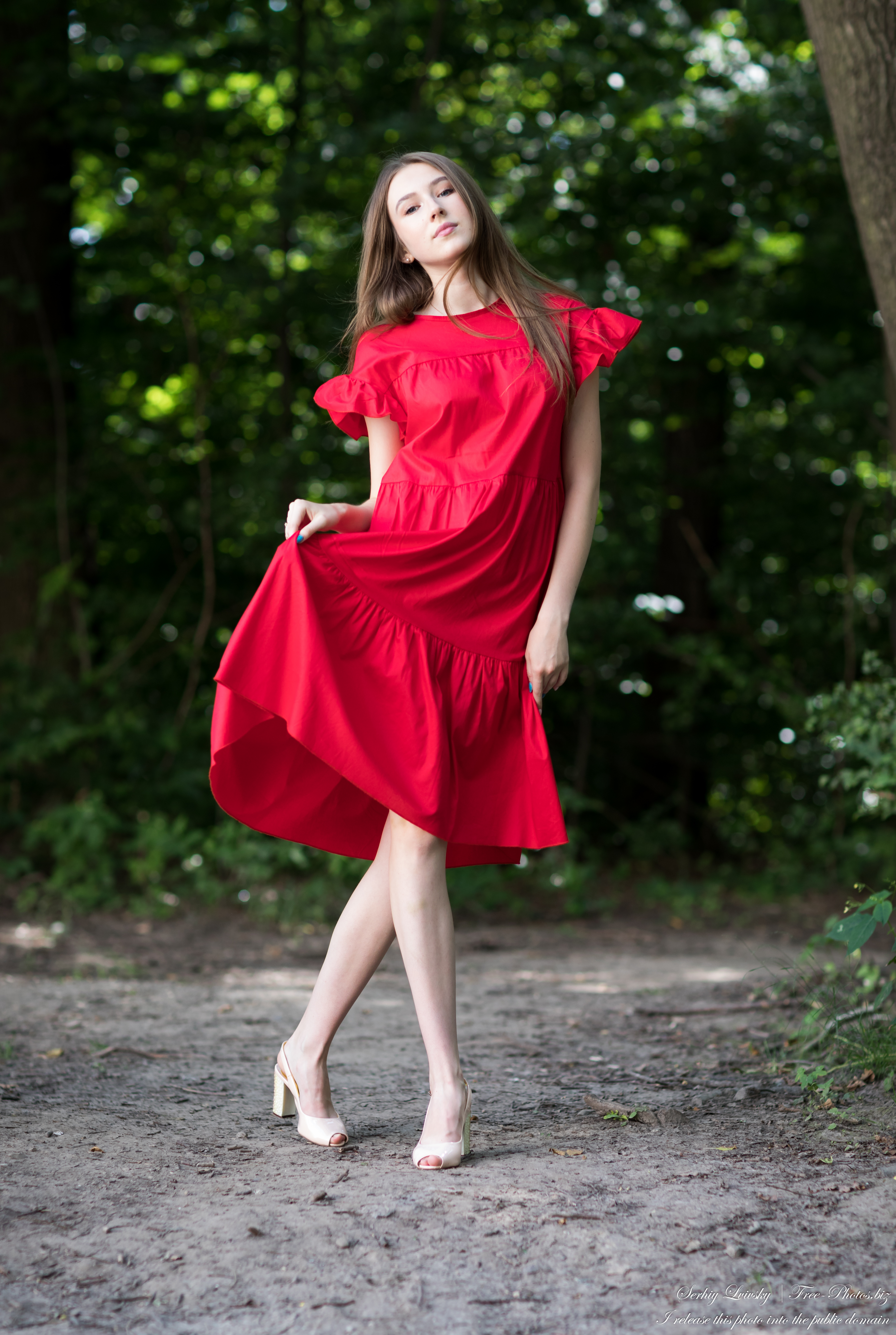 vika_an_18-year-old_girl_with_blue_eyes_and_natural_fair_hair_16