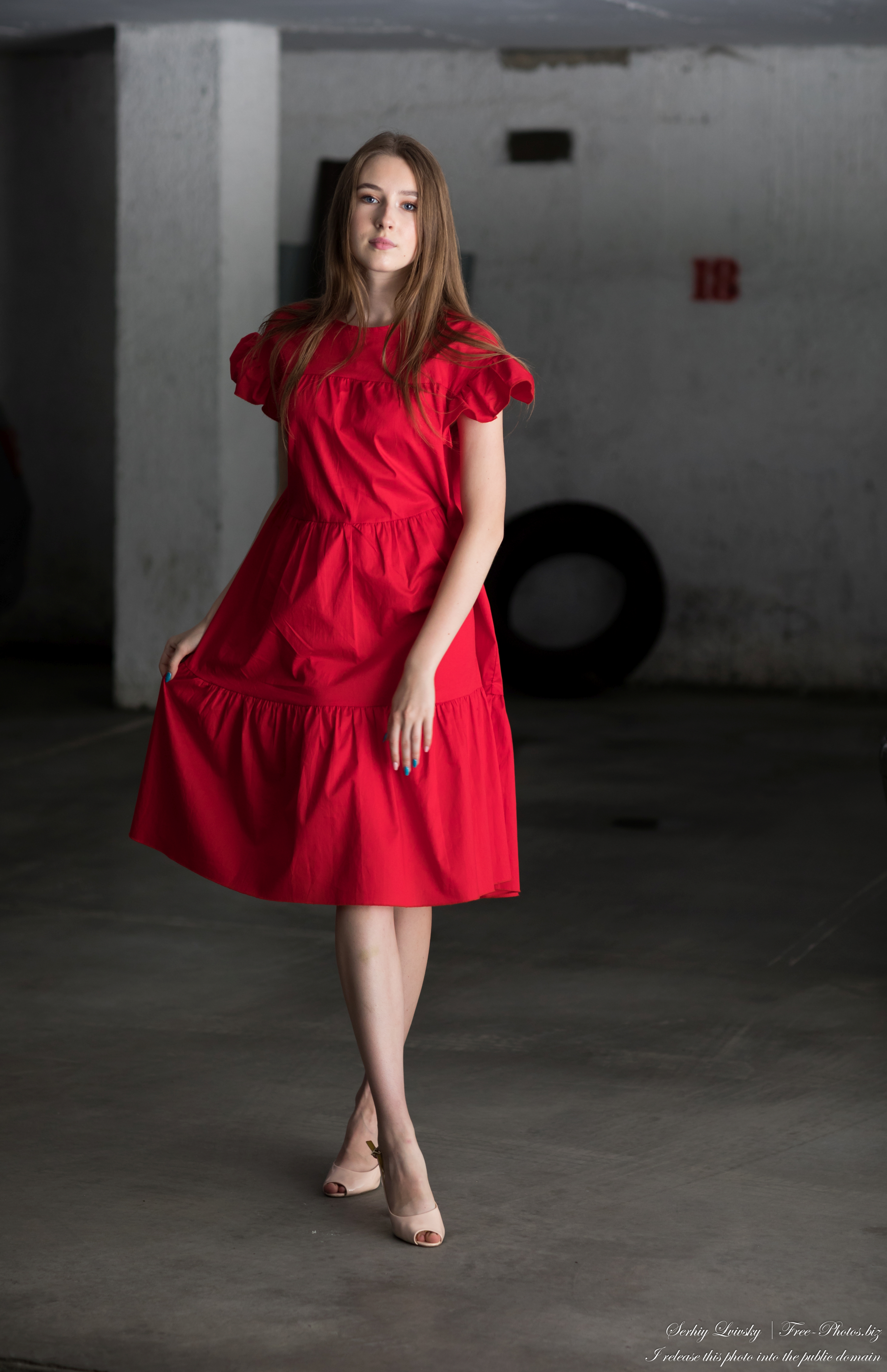 vika_an_18-year-old_girl_with_blue_eyes_and_natural_fair_hair_20