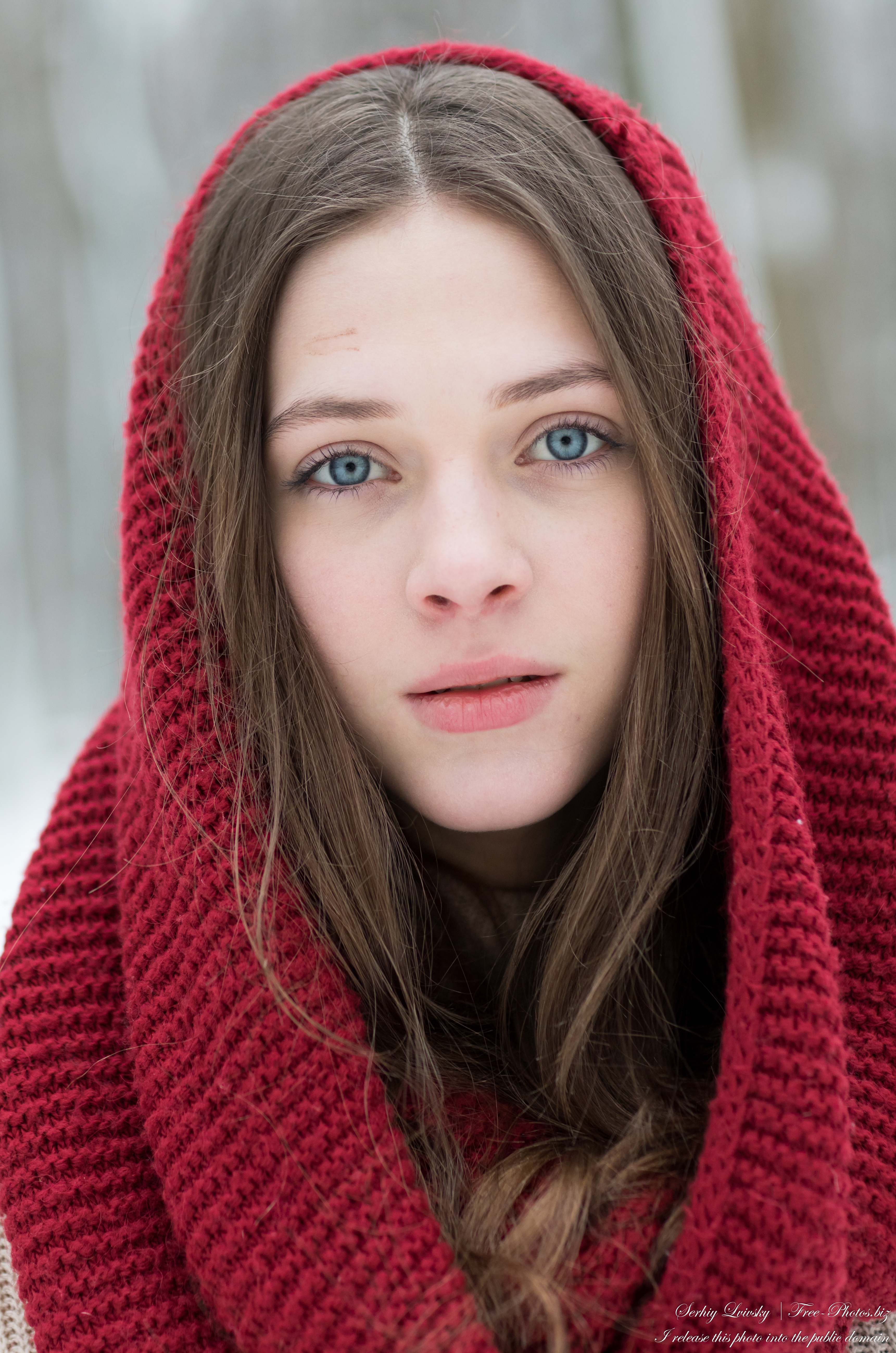 sophia_a_17-year-old_girl_with_blue_eyes_photographed_by_serhiy_lvivsky_in_jan_2022_19