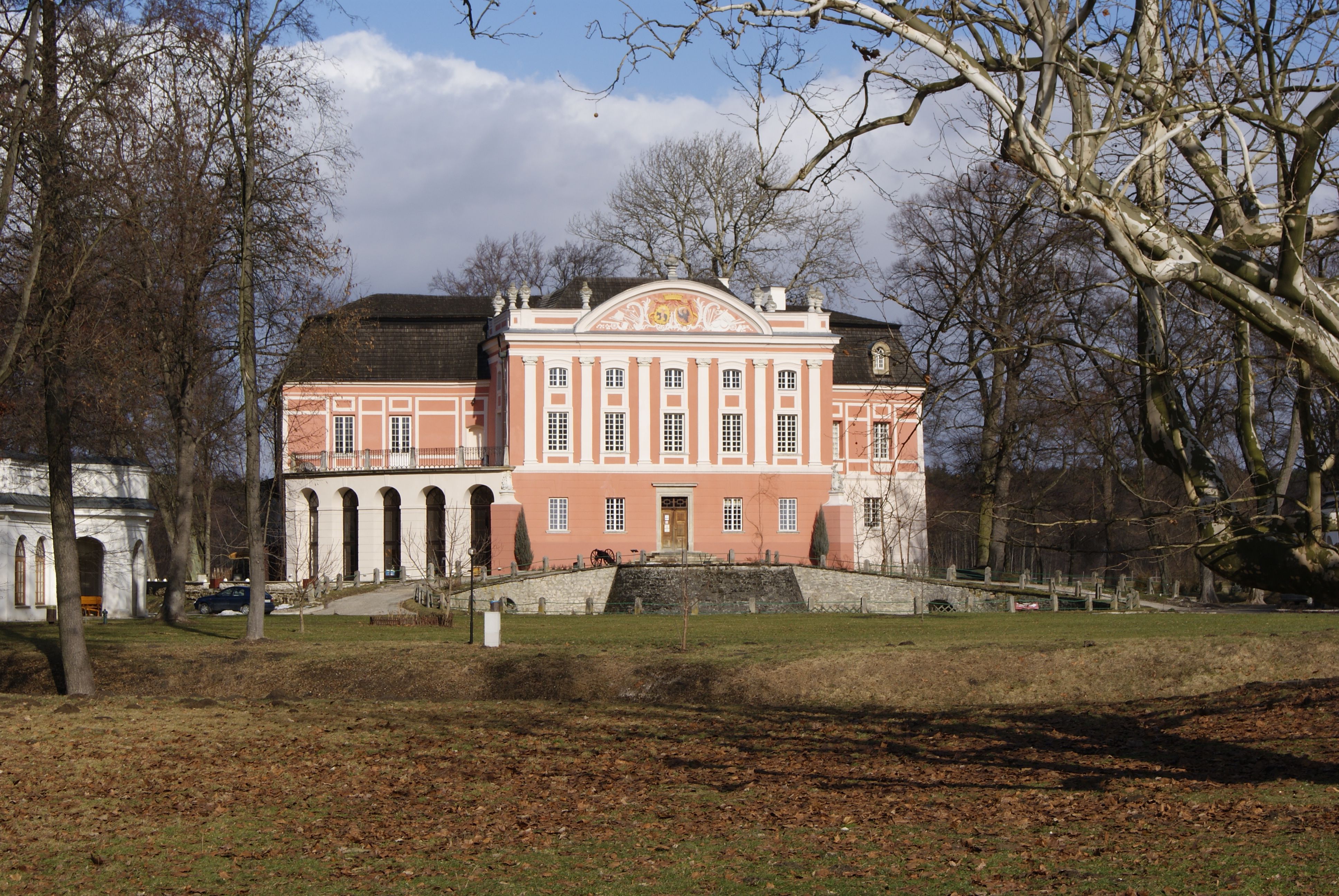124 A Zespół pałacowy Kurozwęki x
