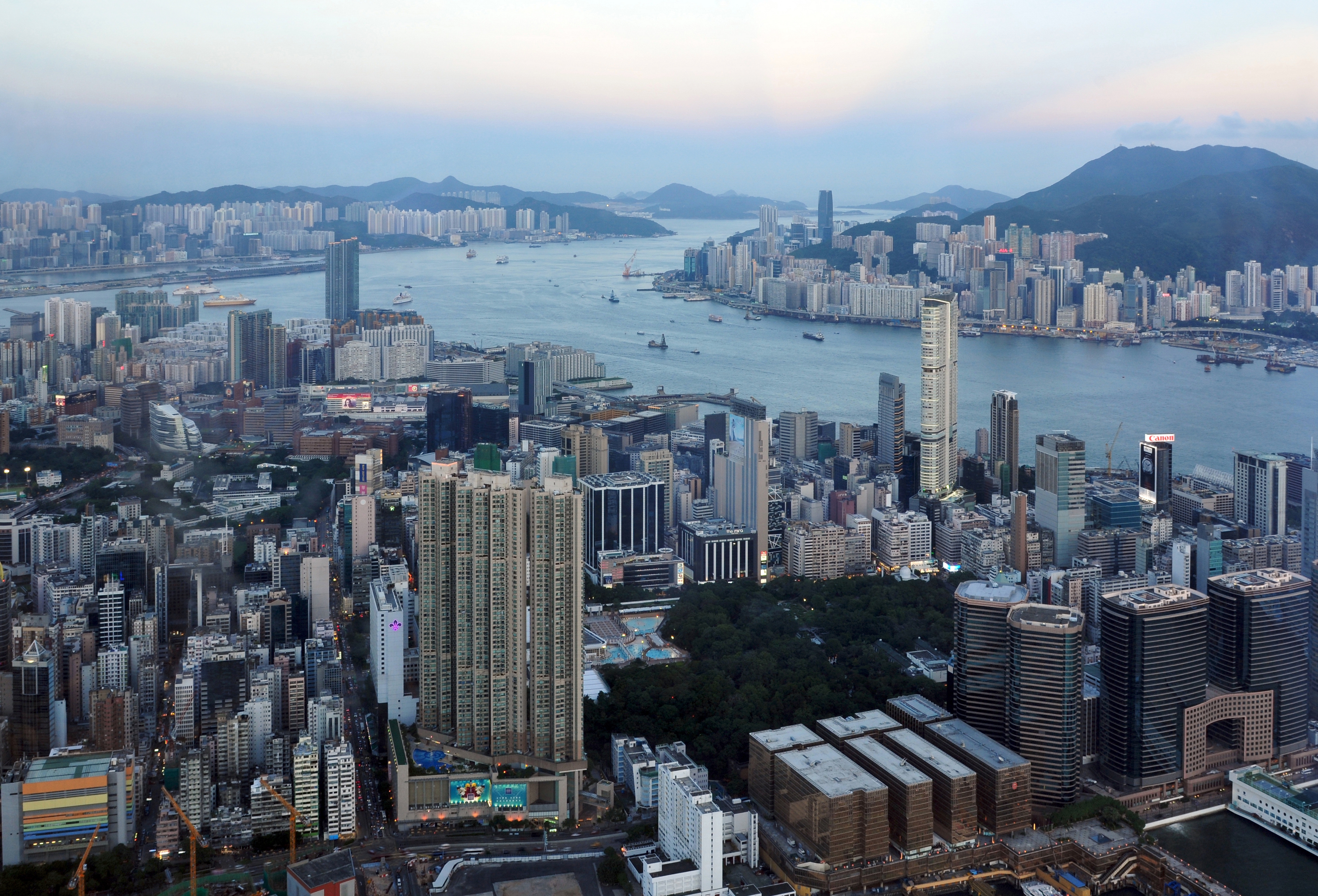 13-08-08-hongkong-sky100-31