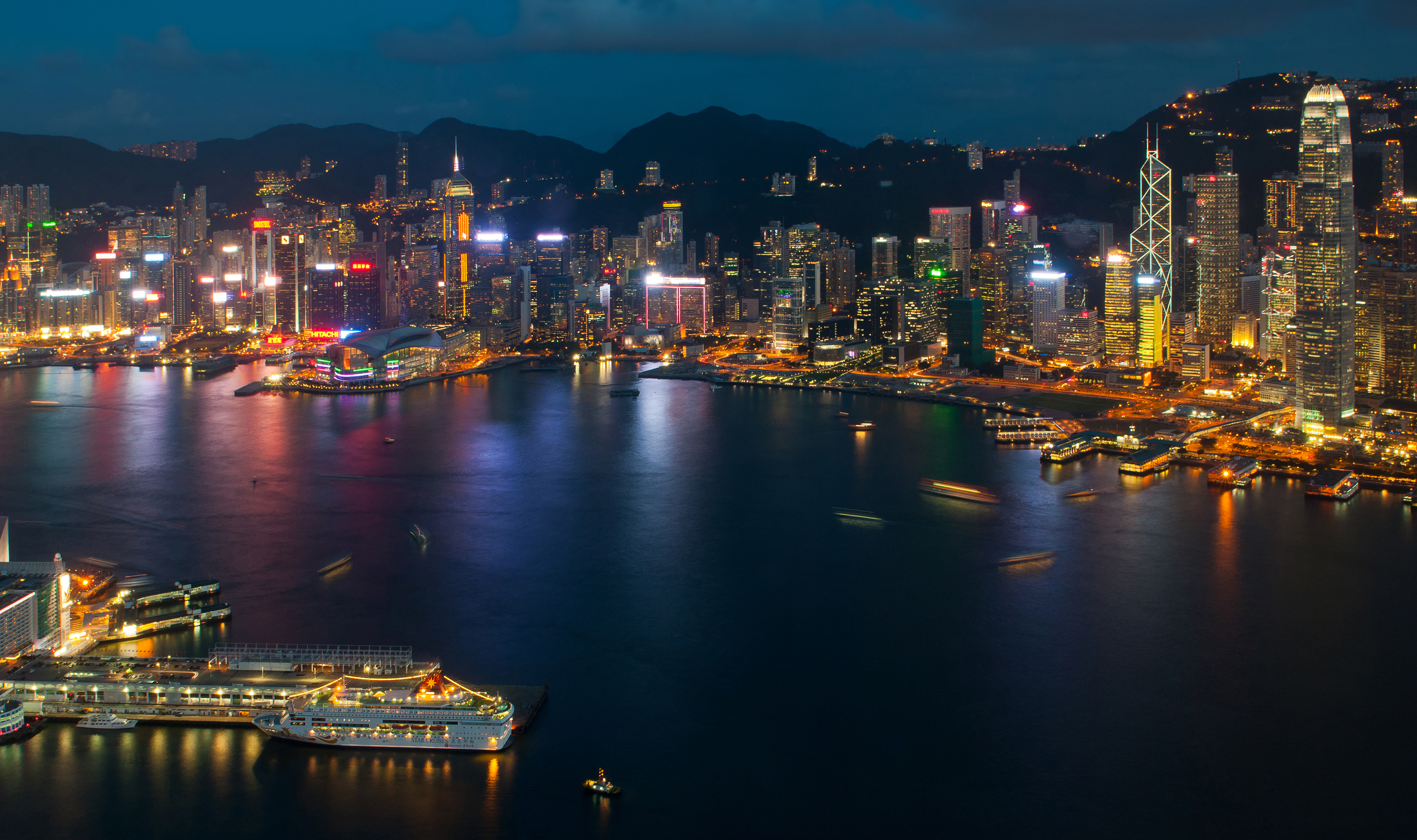 13-08-08-hongkong-sky100-37