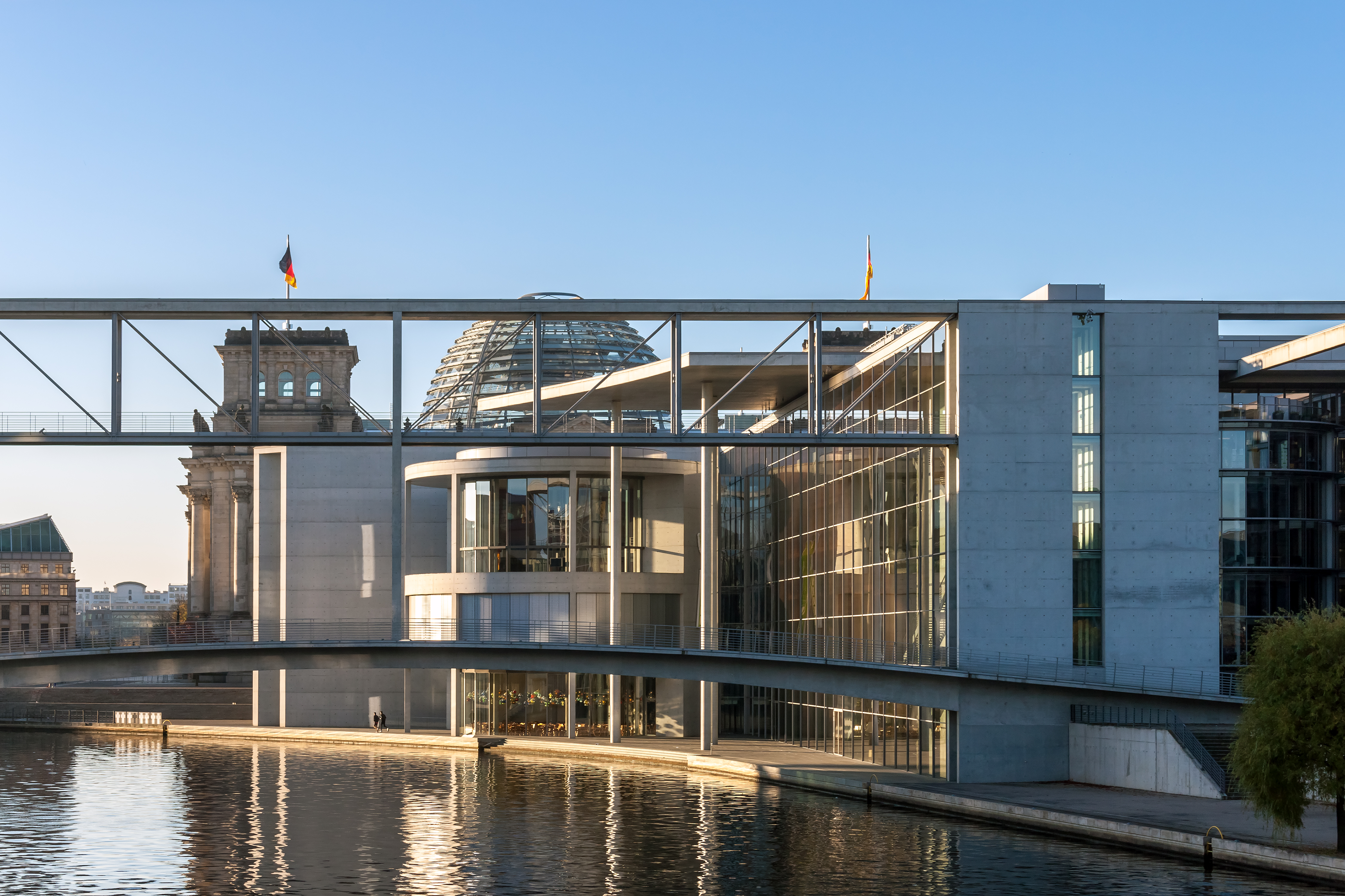 141019 Sprung über die Spree und Paul-Löbe-Haus